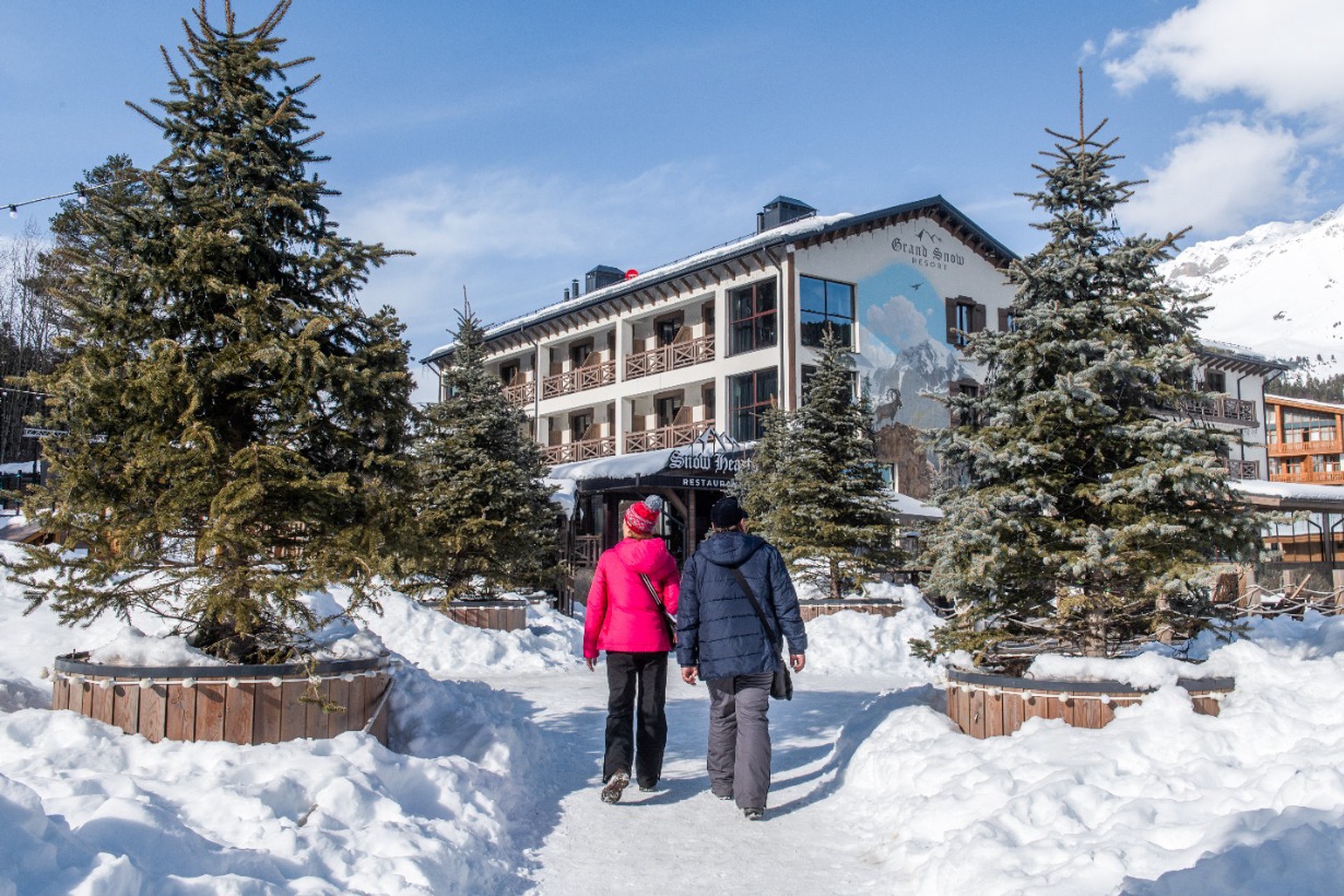 Снег, солнце и низкие цены: бюджетные путешествия по России в конце зимы