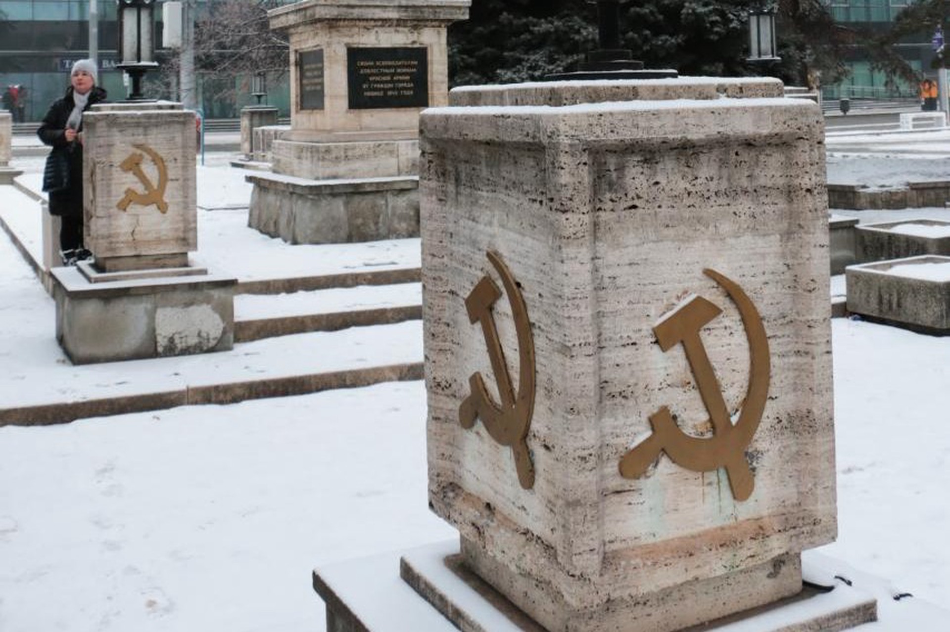 Проукраинские активисты атаковали советский мемориал