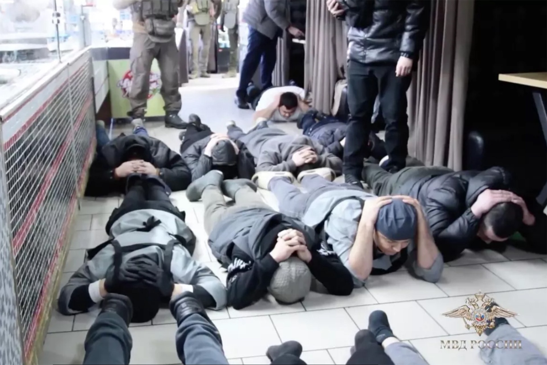 Подпольную фабрику шоколада с мигрантами накрыли в России