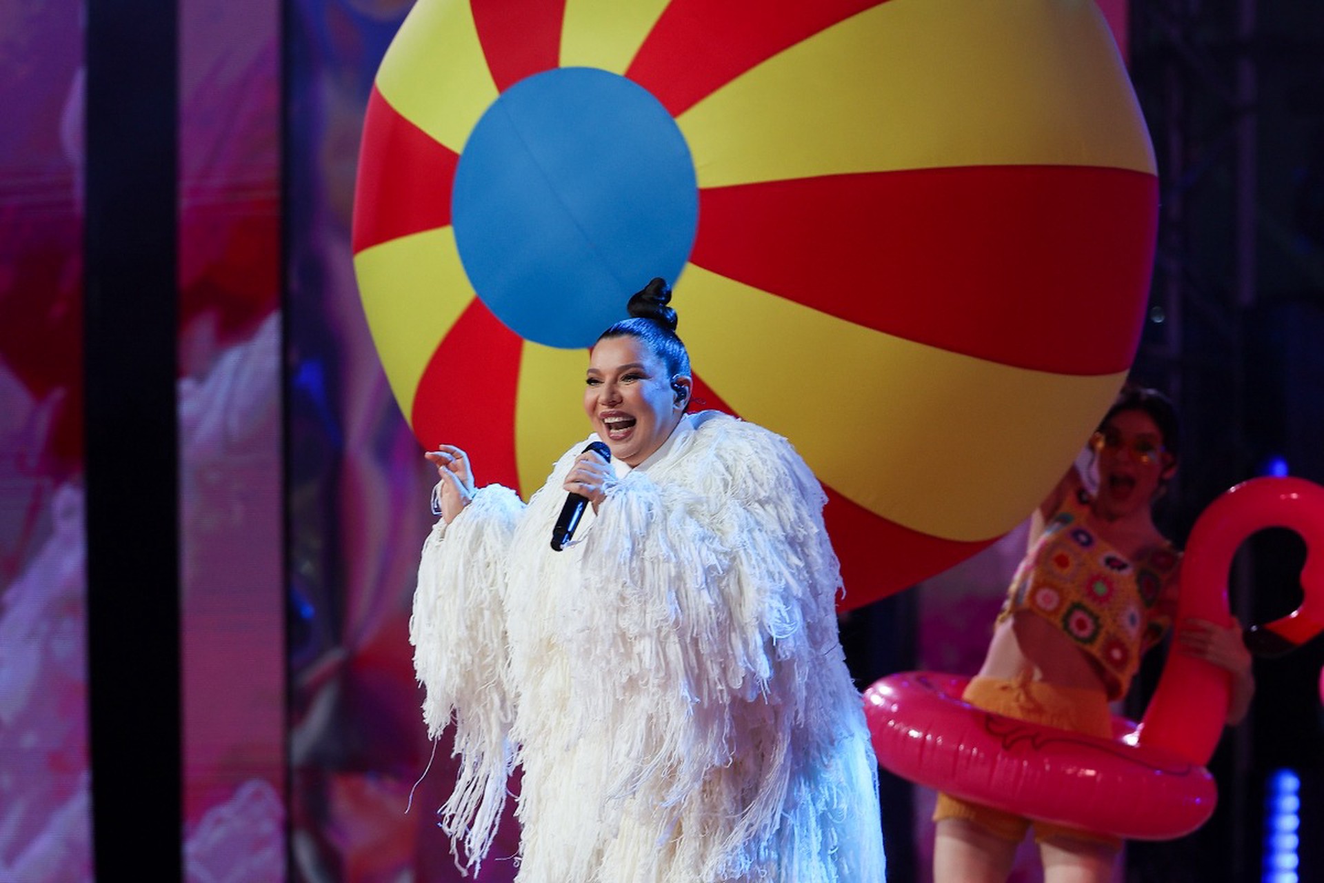 Певица Елка выступила против жестких ограничений в питании