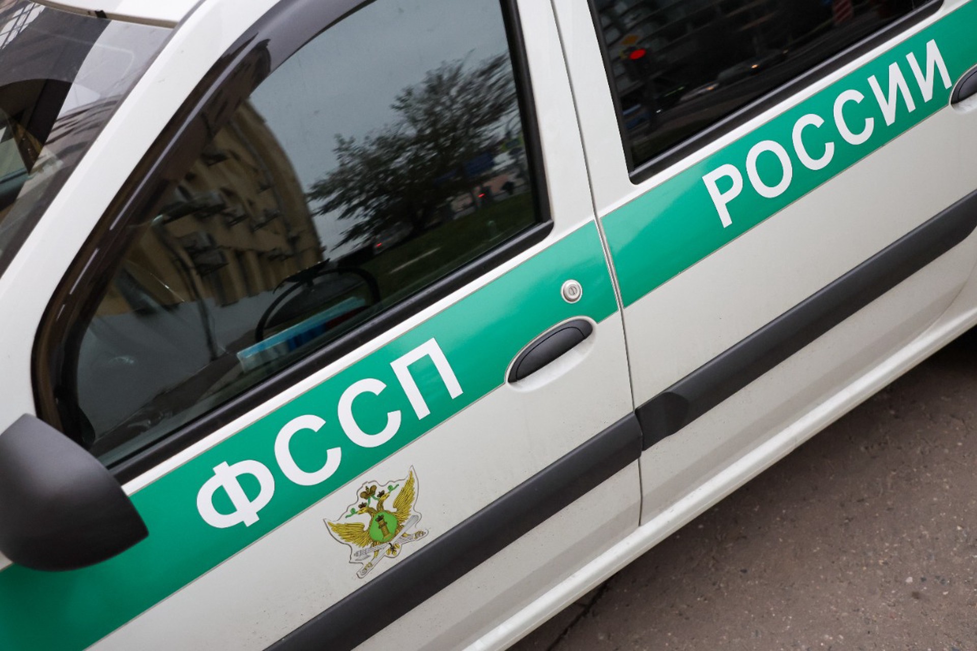 Эксперт по ЖКХ рассказал о риске конфискации хранящегося в подъезде имущества