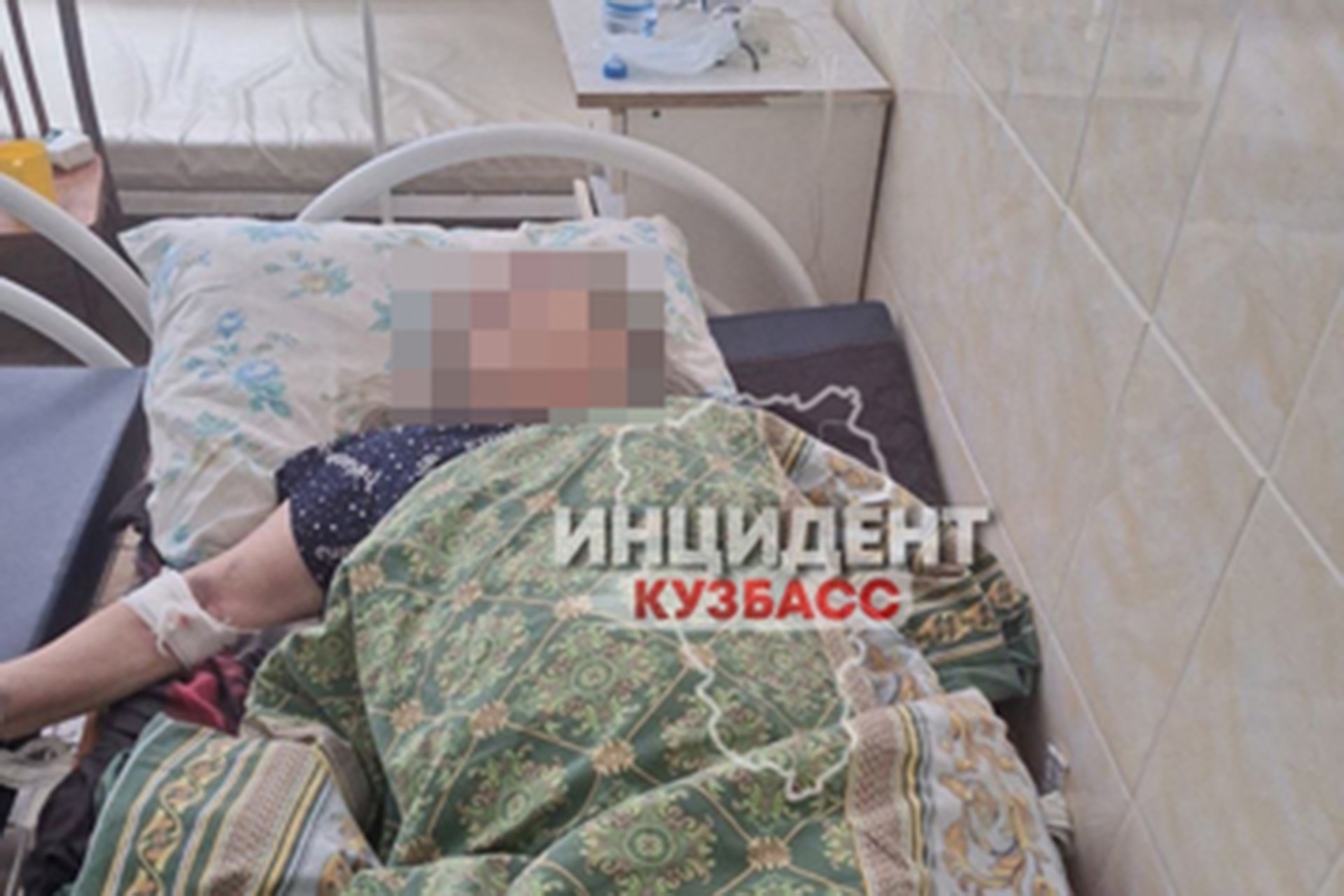 «Они меня кидали, швыряли»: врачи избили 76-летнюю бабушку и привязали ее к кровати