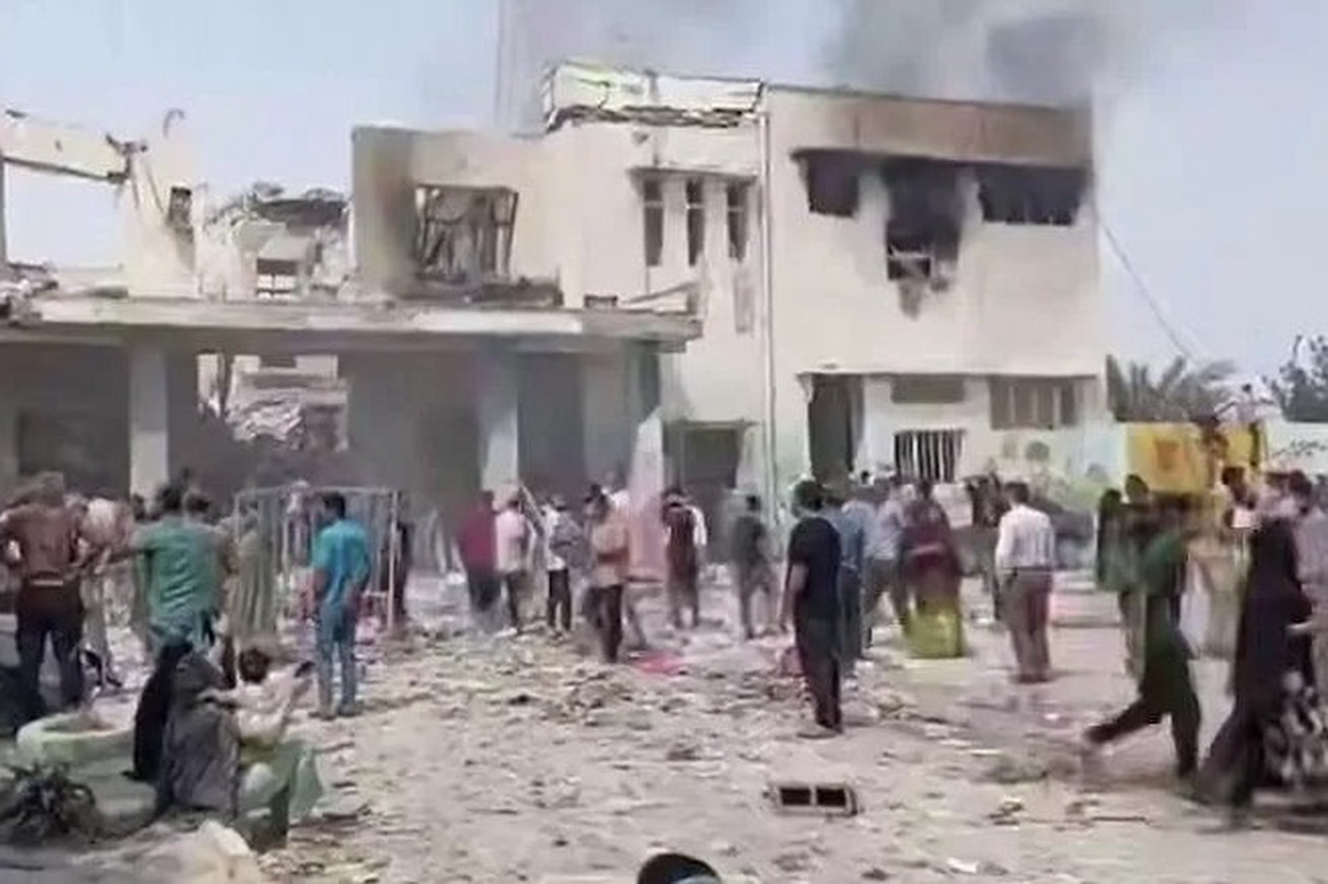 До 57 человек выросло число погибших после удара по школе в Иране