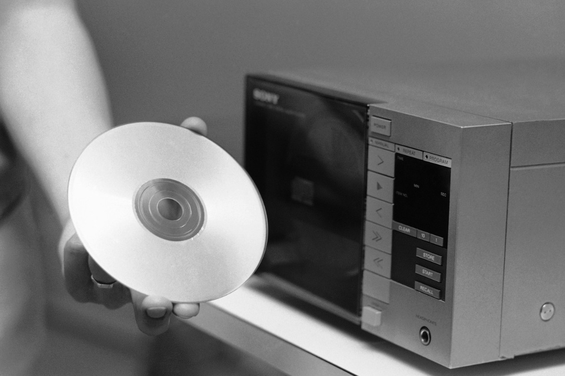 День рождения компакт-диска: триумф технологии, подарившей миру цифровое звучание