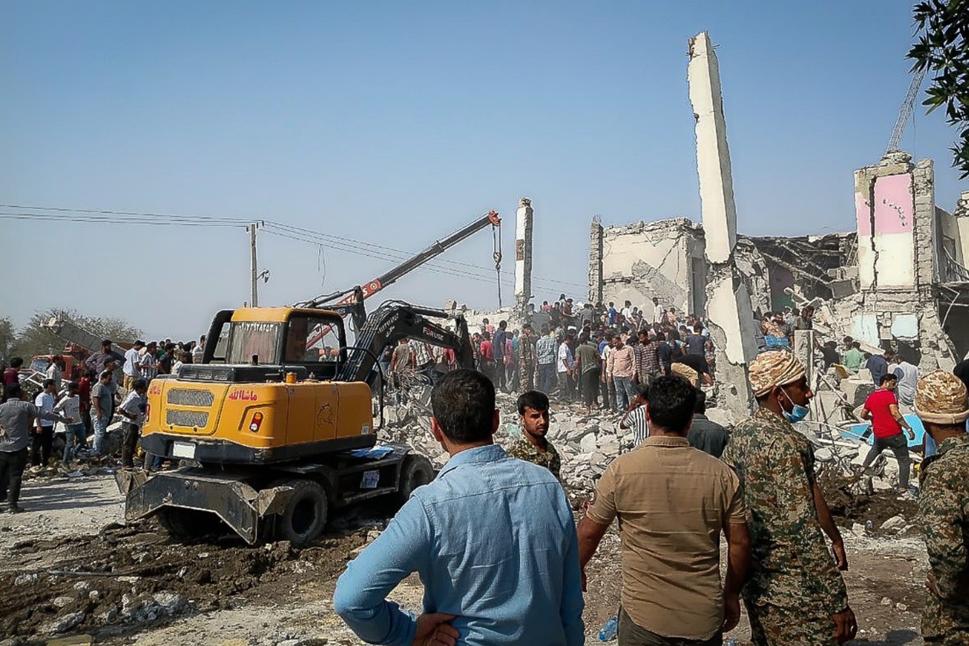 При ударе по школе в Иране погибли родители, которые ждали детей