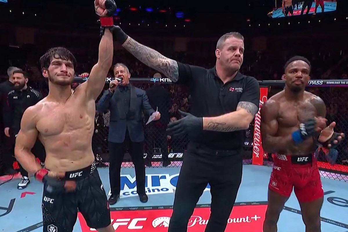 Непобежденный Мовсар Евлоев одолел британца на турнире UFC