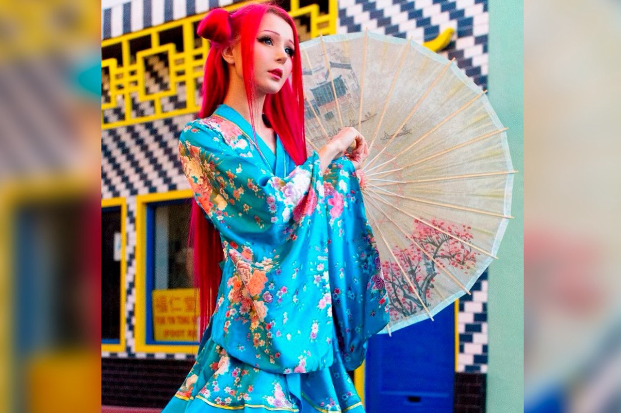 Пластик и плоть: истории людей, которые превратили себя в кукол Барби