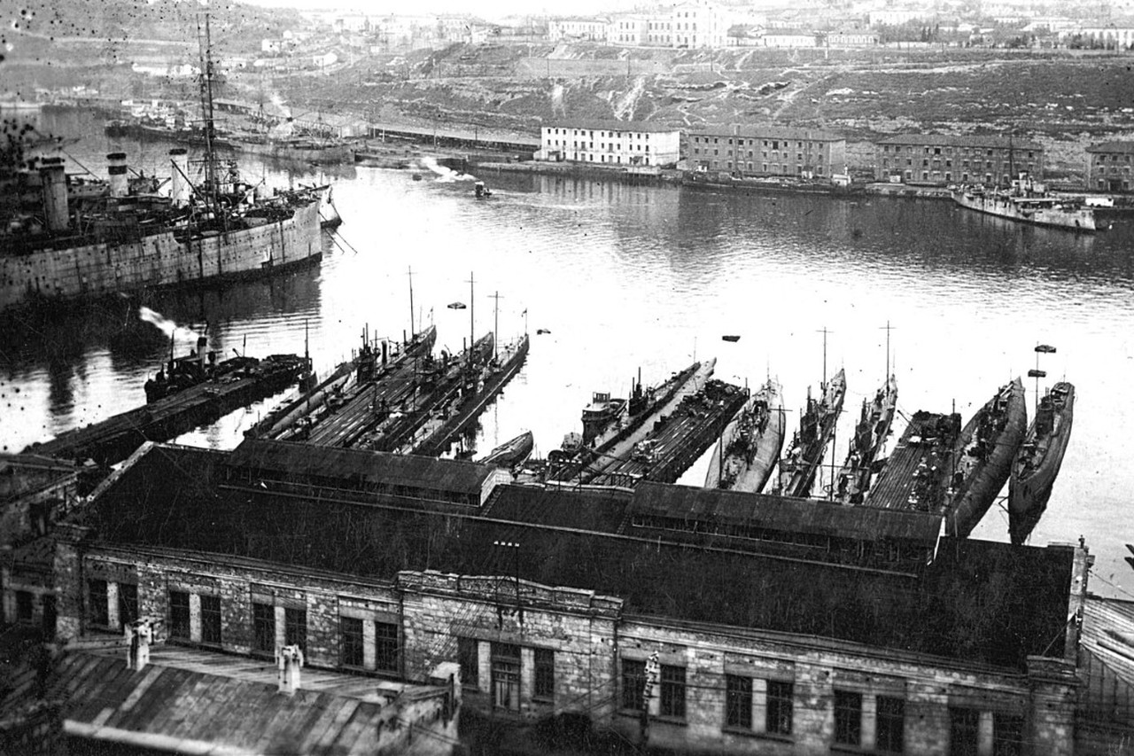 «Семь футов под килем»: традиции Дня моряка-подводника в России