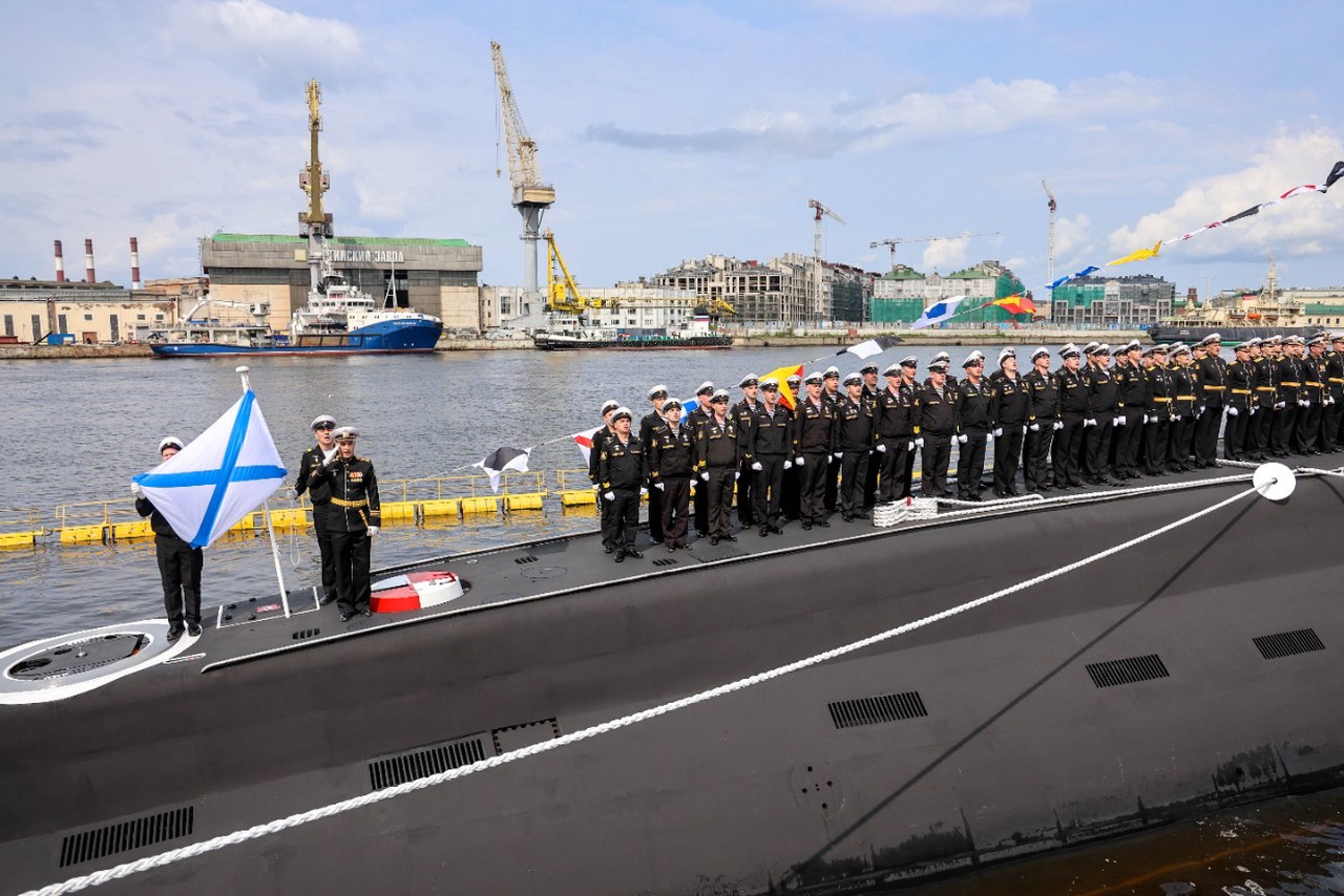 «Семь футов под килем»: традиции Дня моряка-подводника в России