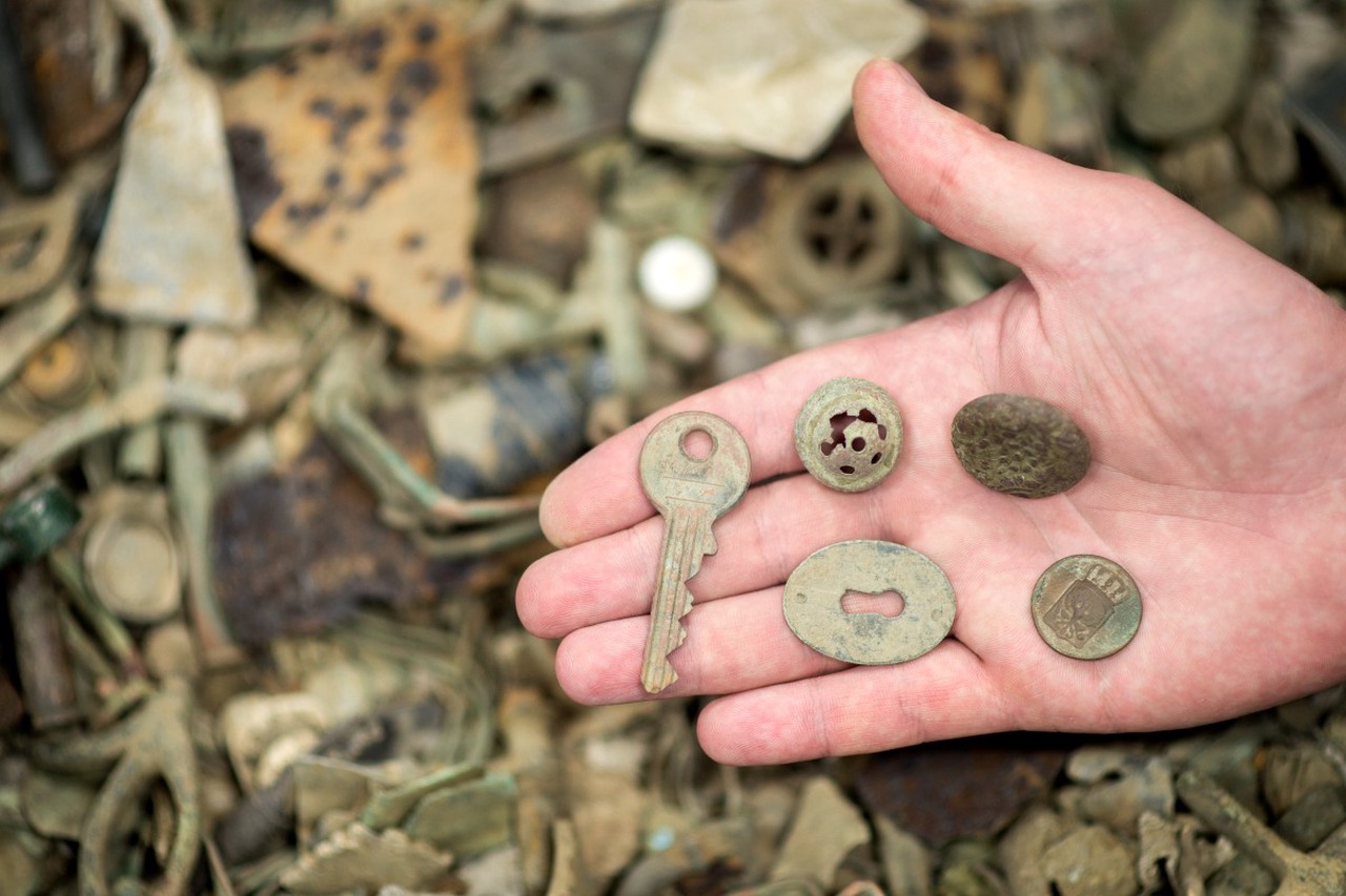 Металлоискатели для начинающих: как выбрать и где искать