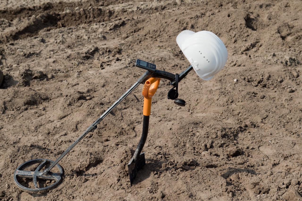 Металлоискатели для начинающих: как выбрать и где искать