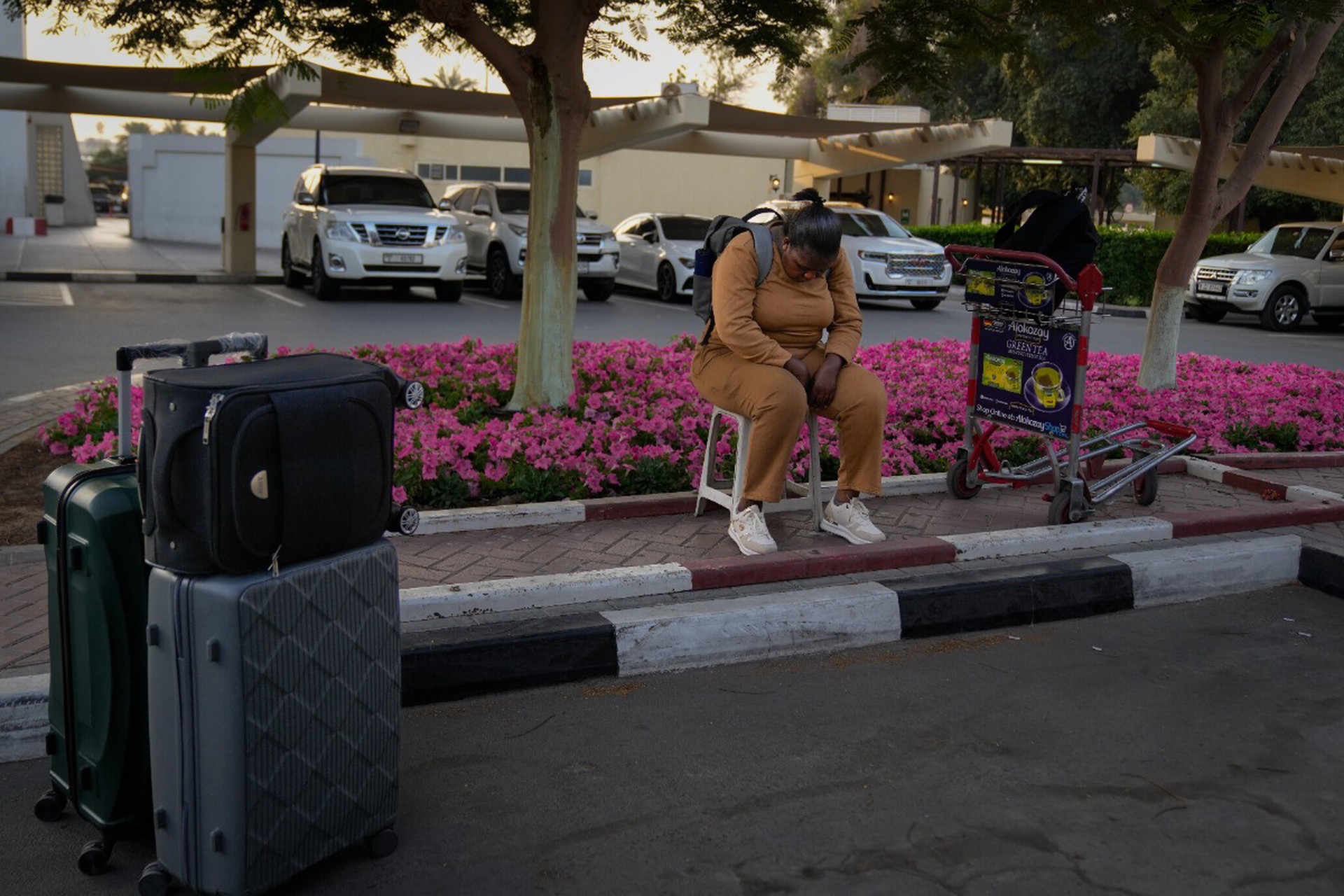 Застрявших в ОАЭ российских туристов начали выселять из отелей