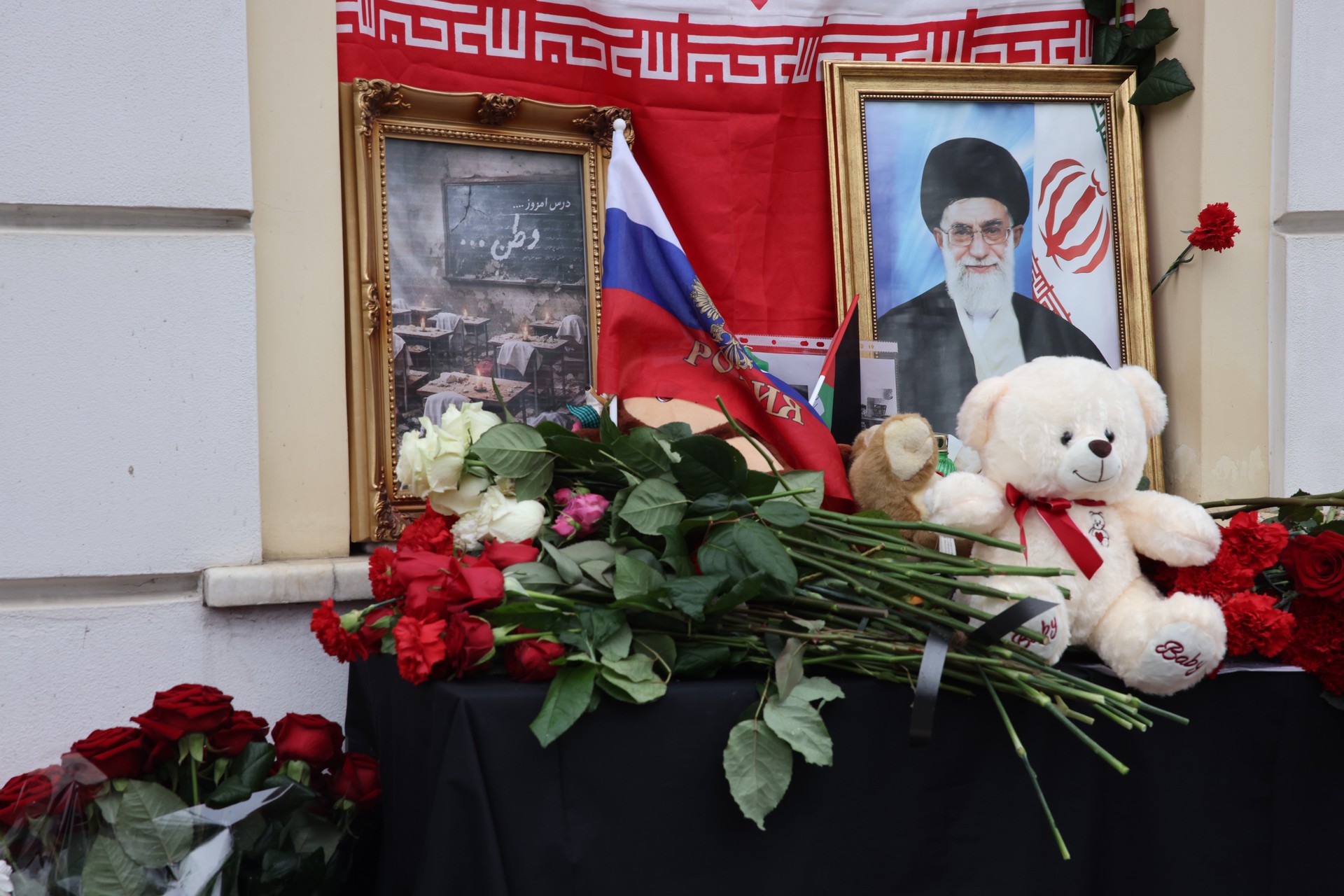 Сын Али Хаменеи станет новым верховным лидером Ирана