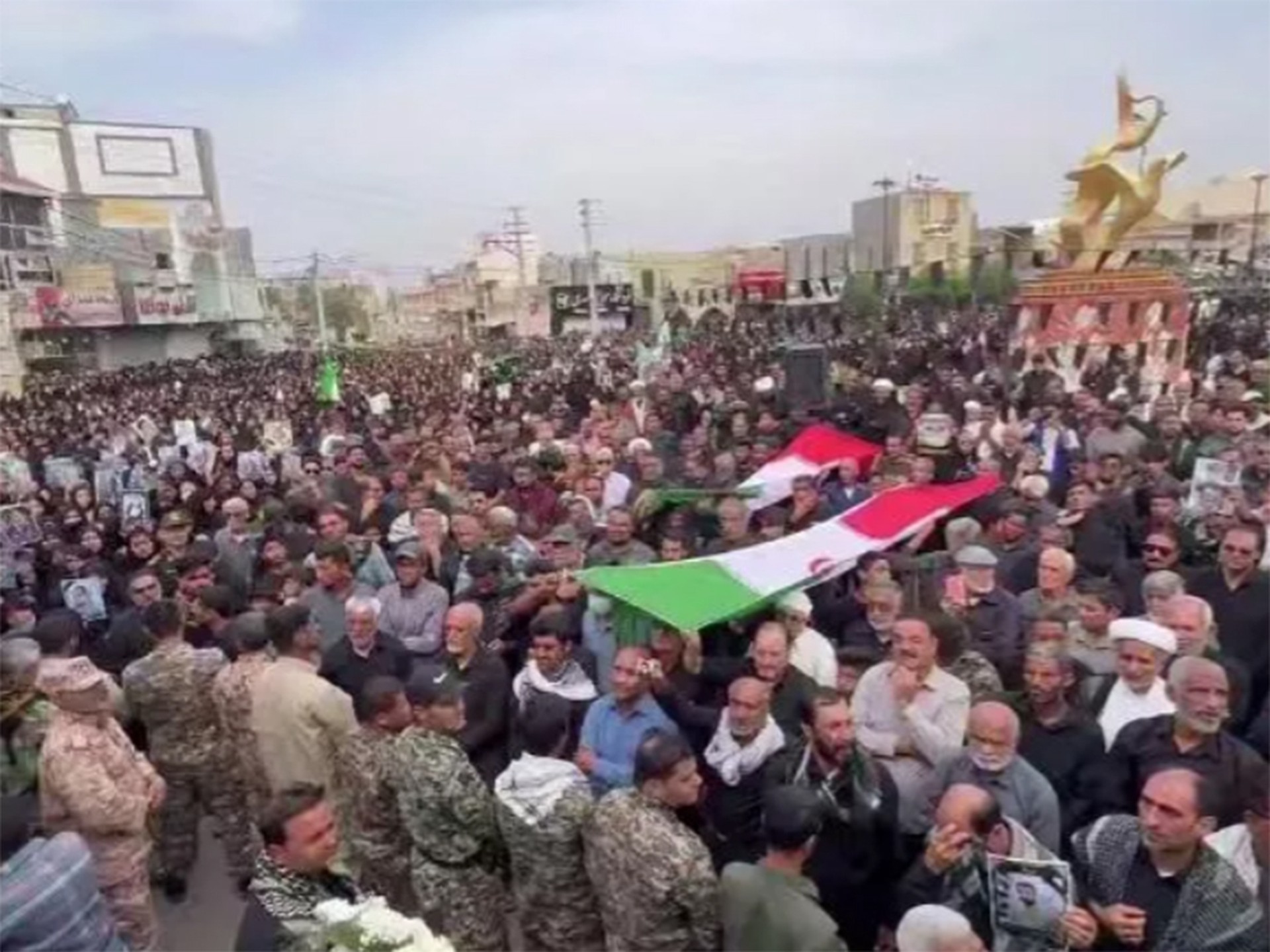 Иран прощается с ученицами, погибшими при ударе по школе