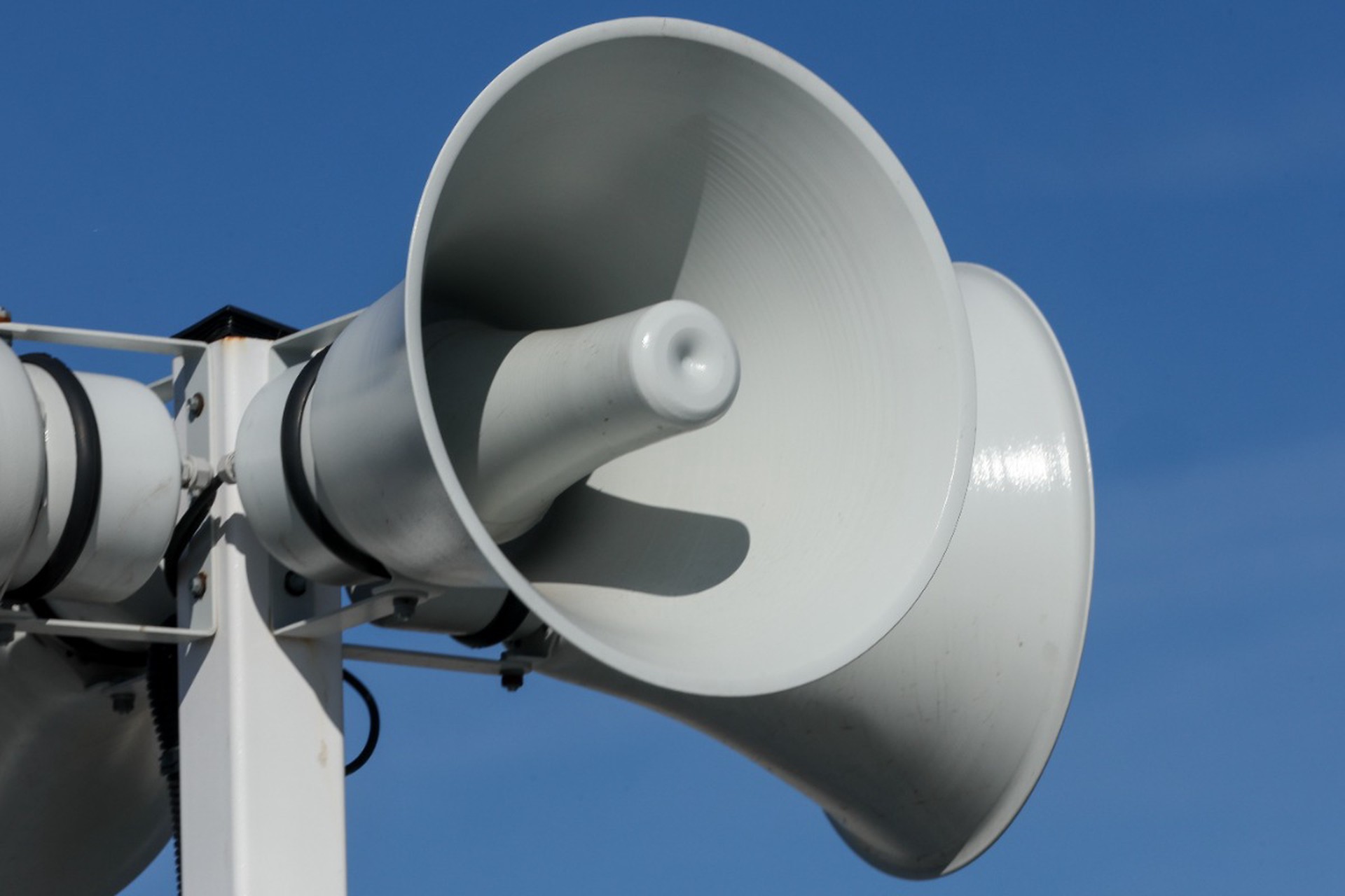 Сирены воздушной тревоги прозвучат по всей России 