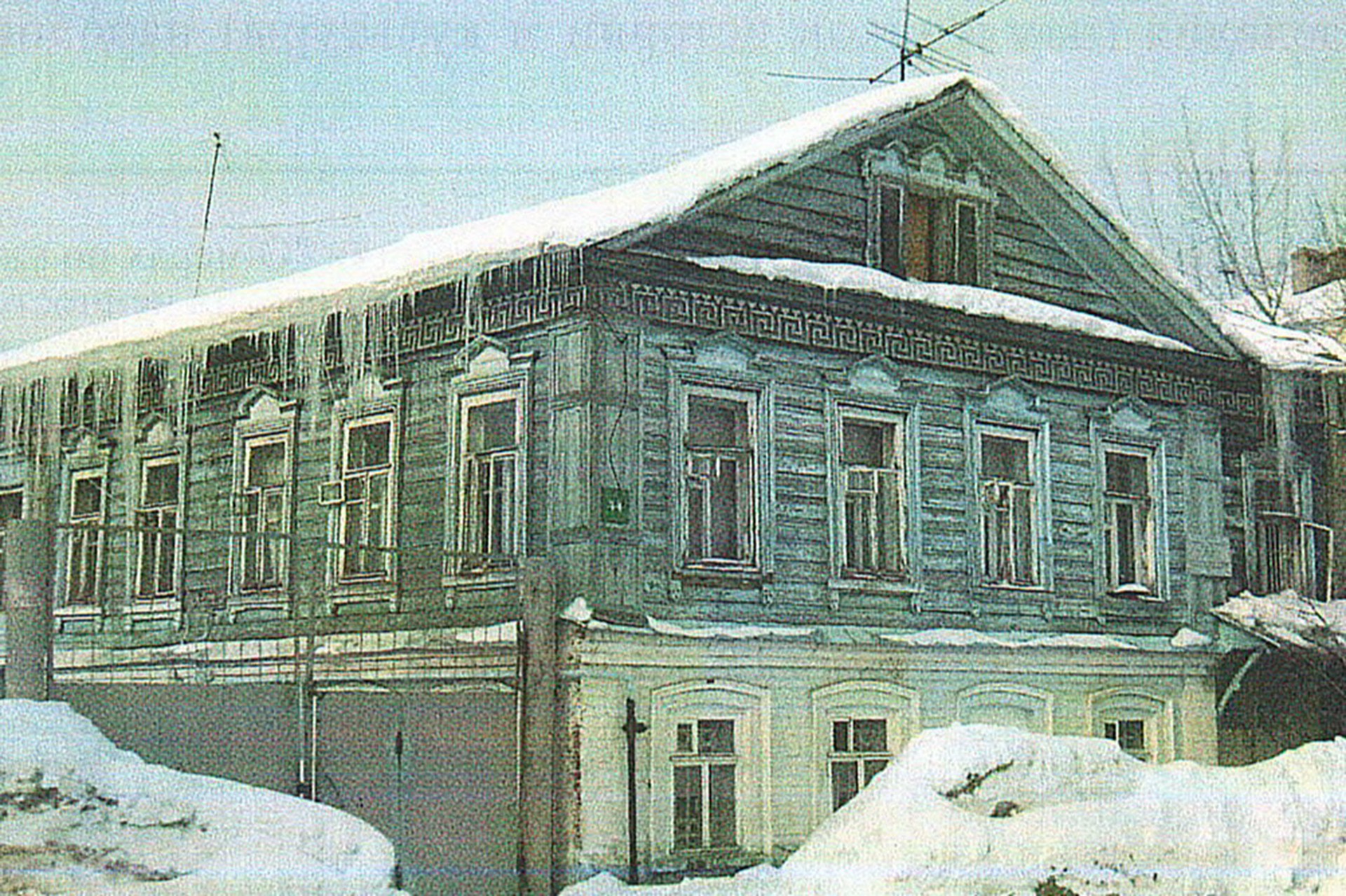 Изъятый у Бекмамбетова особняк ушел на аукционе за 21,4 млн рублей