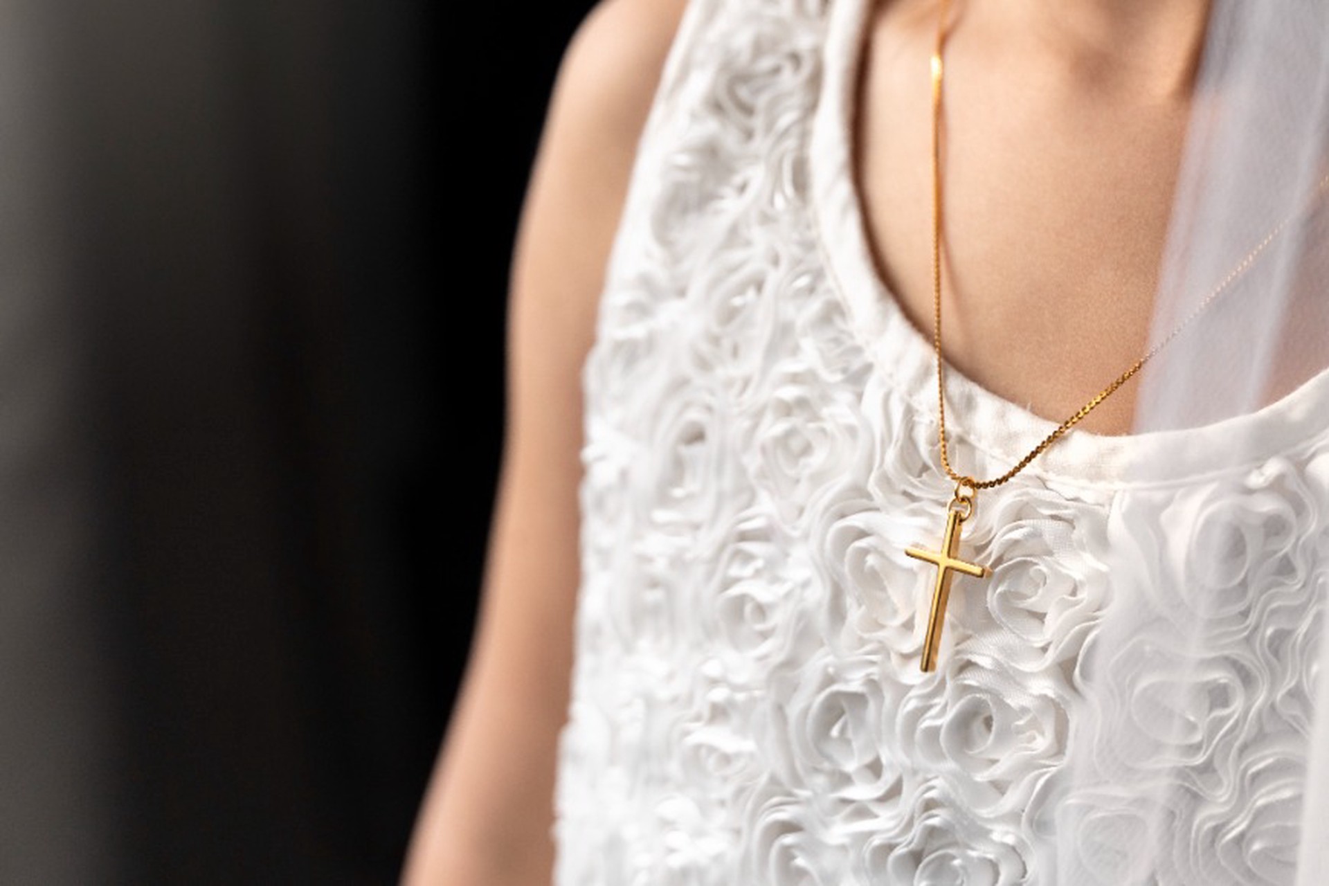 О грехе для носящих крест как украшение предупредил священник