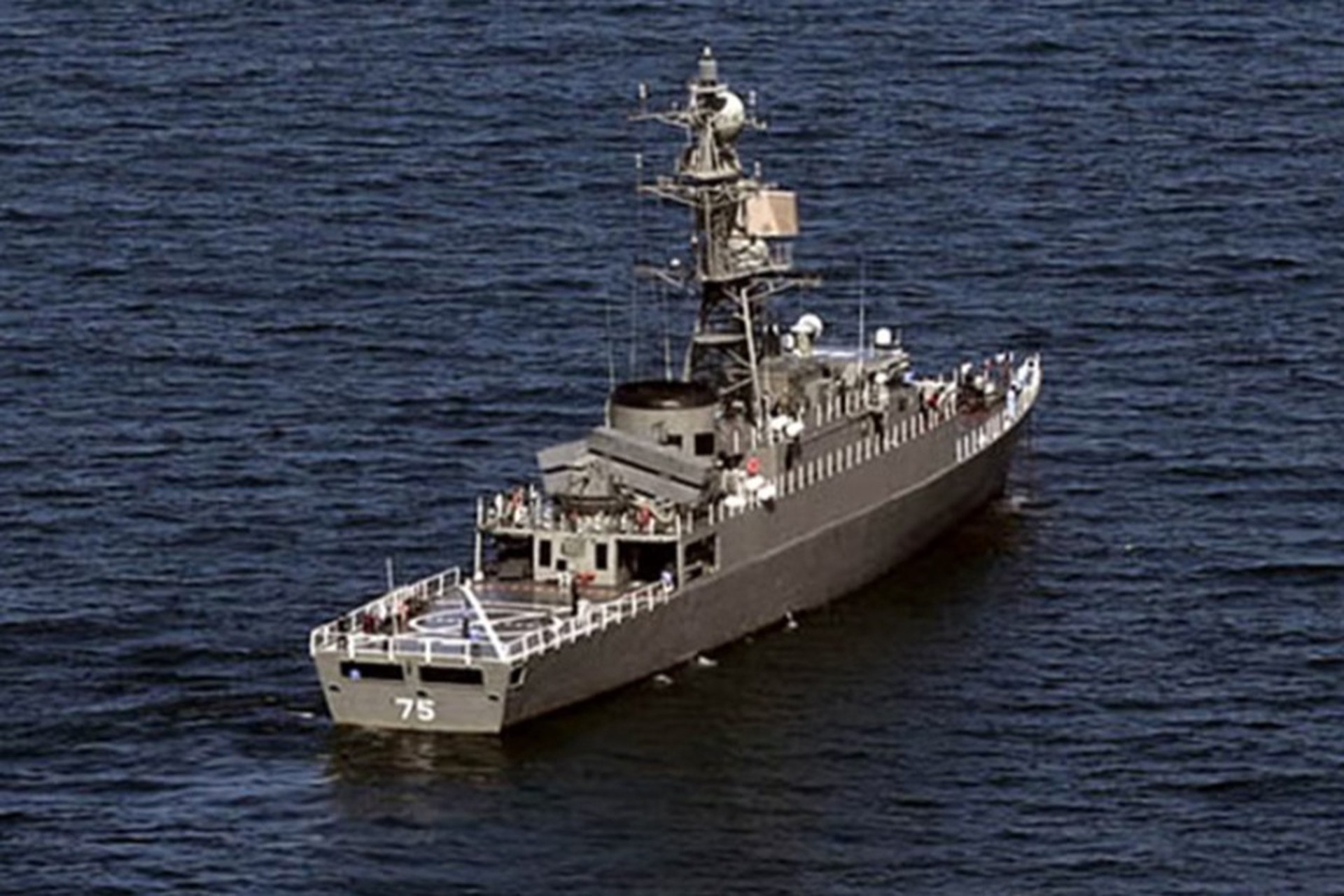 Около 80 тел найдено на месте затопления иранского корабля