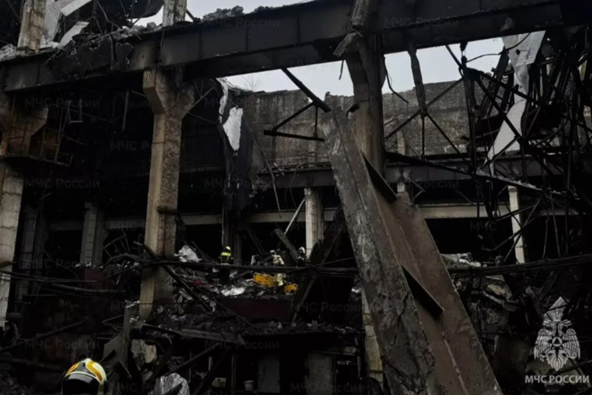 Человек погиб при обрушении кровли на заводе