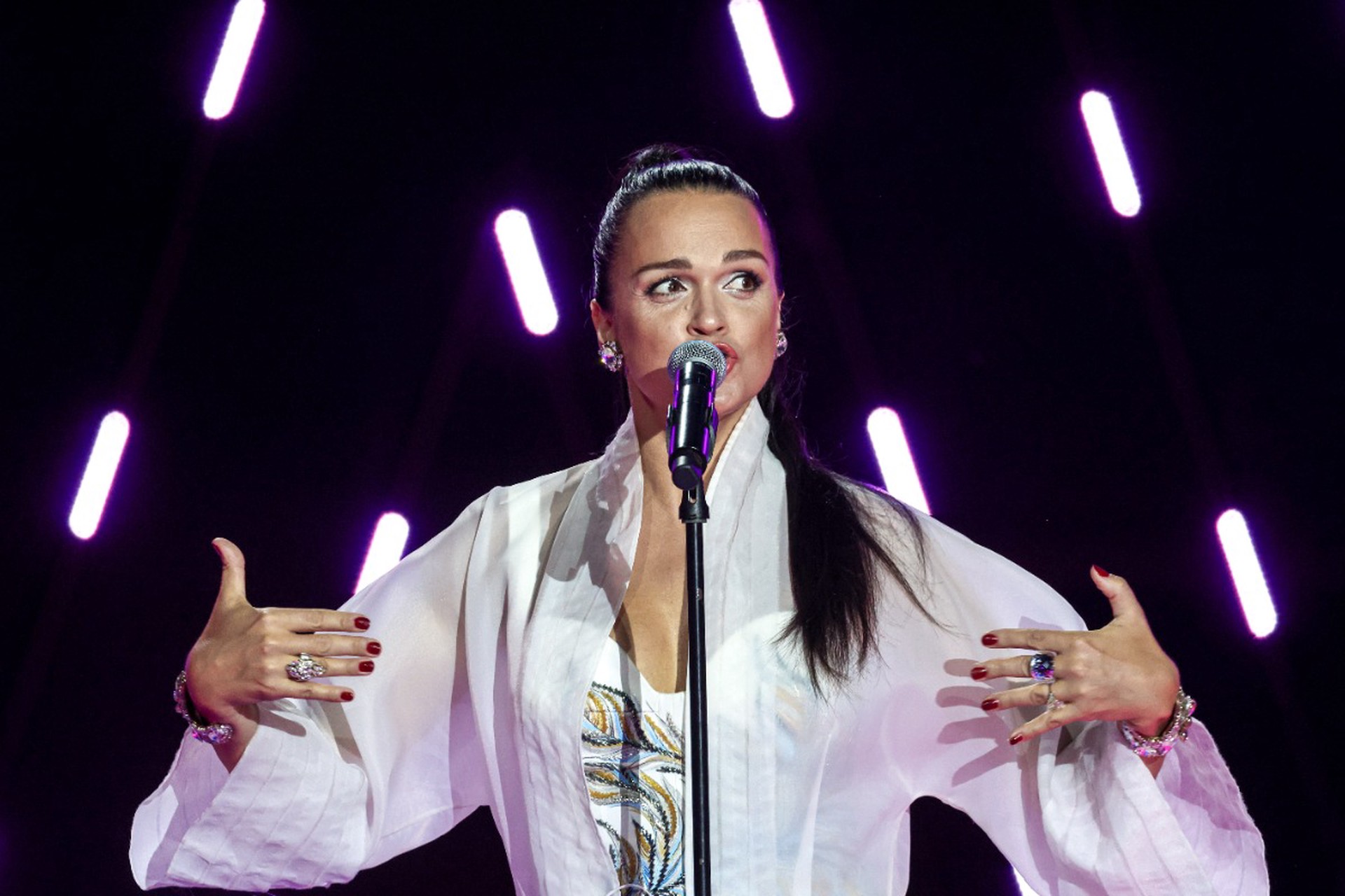 Певица Слава отменила гастрольный тур после скандалов