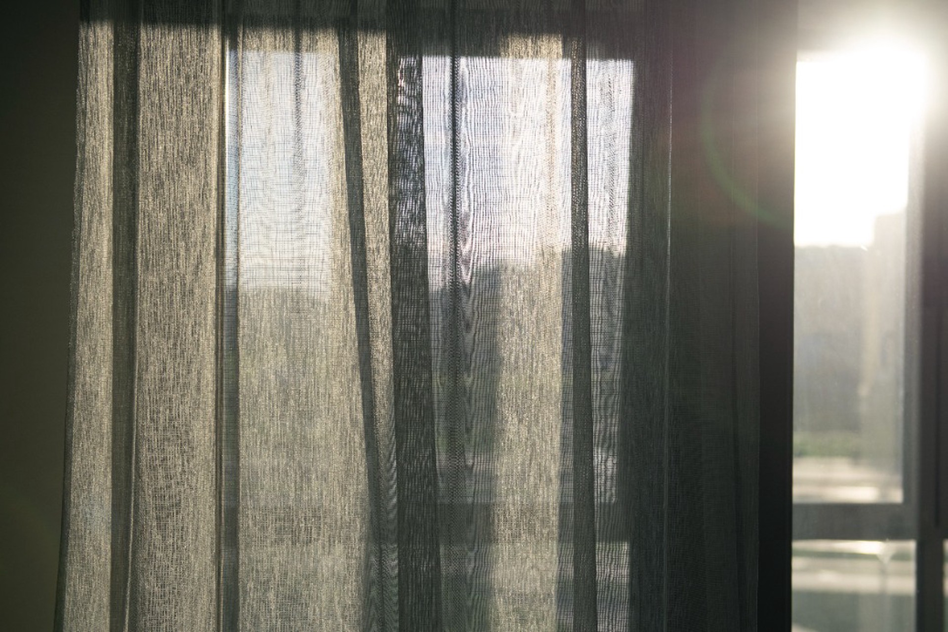 Россиянам посоветовали отказаться от агрессивных методов мытья окон