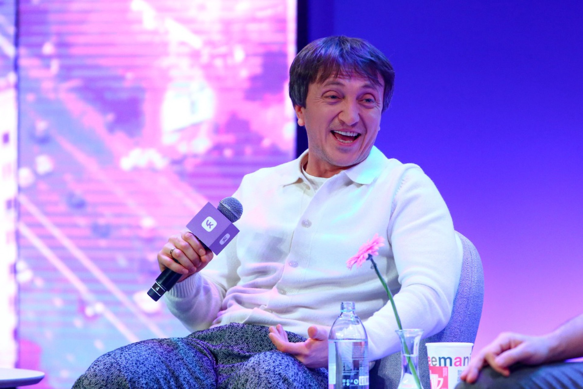 Денис Дорохов поделился впечатлениями от облизывания Байкала