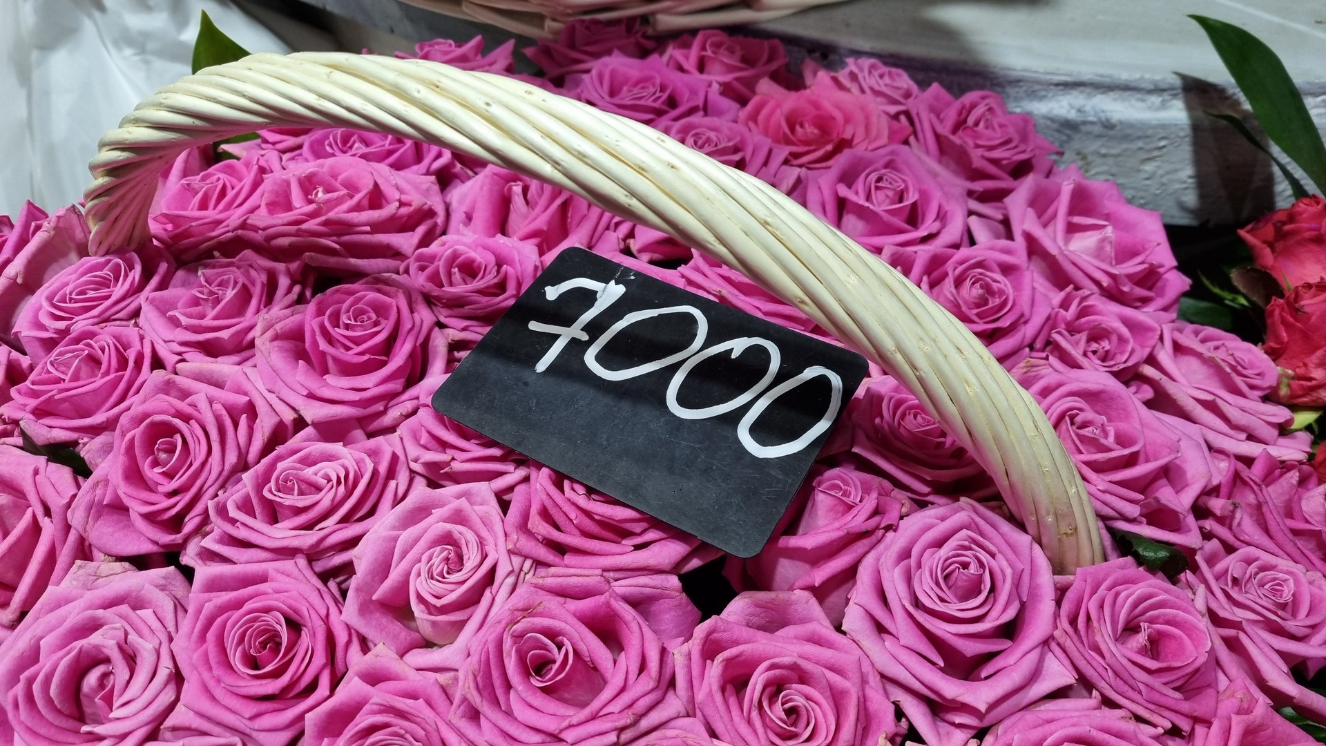 Россиян предупредили об уголовной ответственности за букеты цветов на 8 Марта