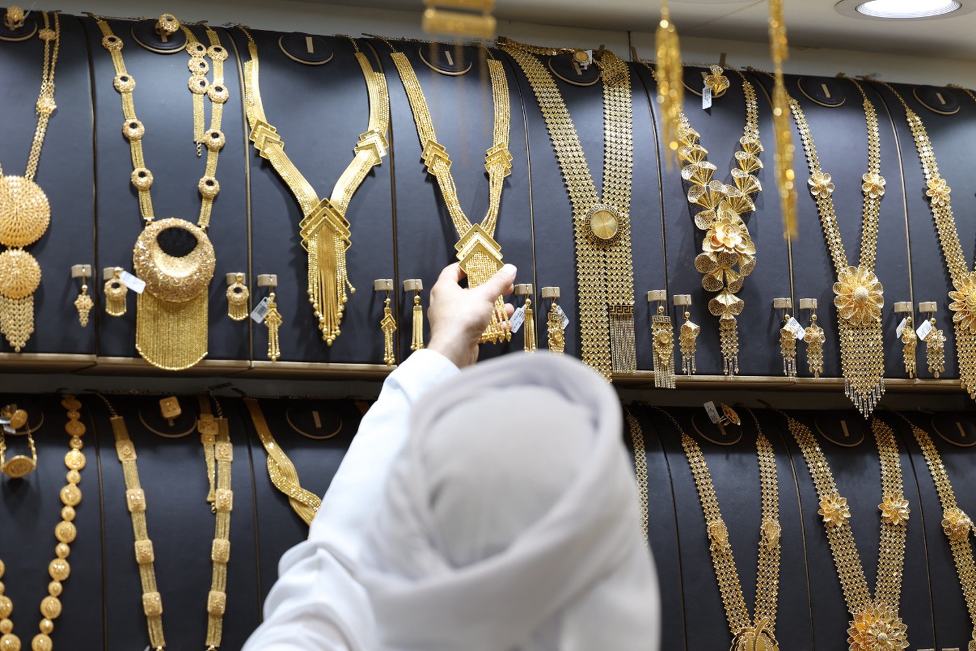 Золото продают с огромной скидкой в Дубае на фоне военного конфликта