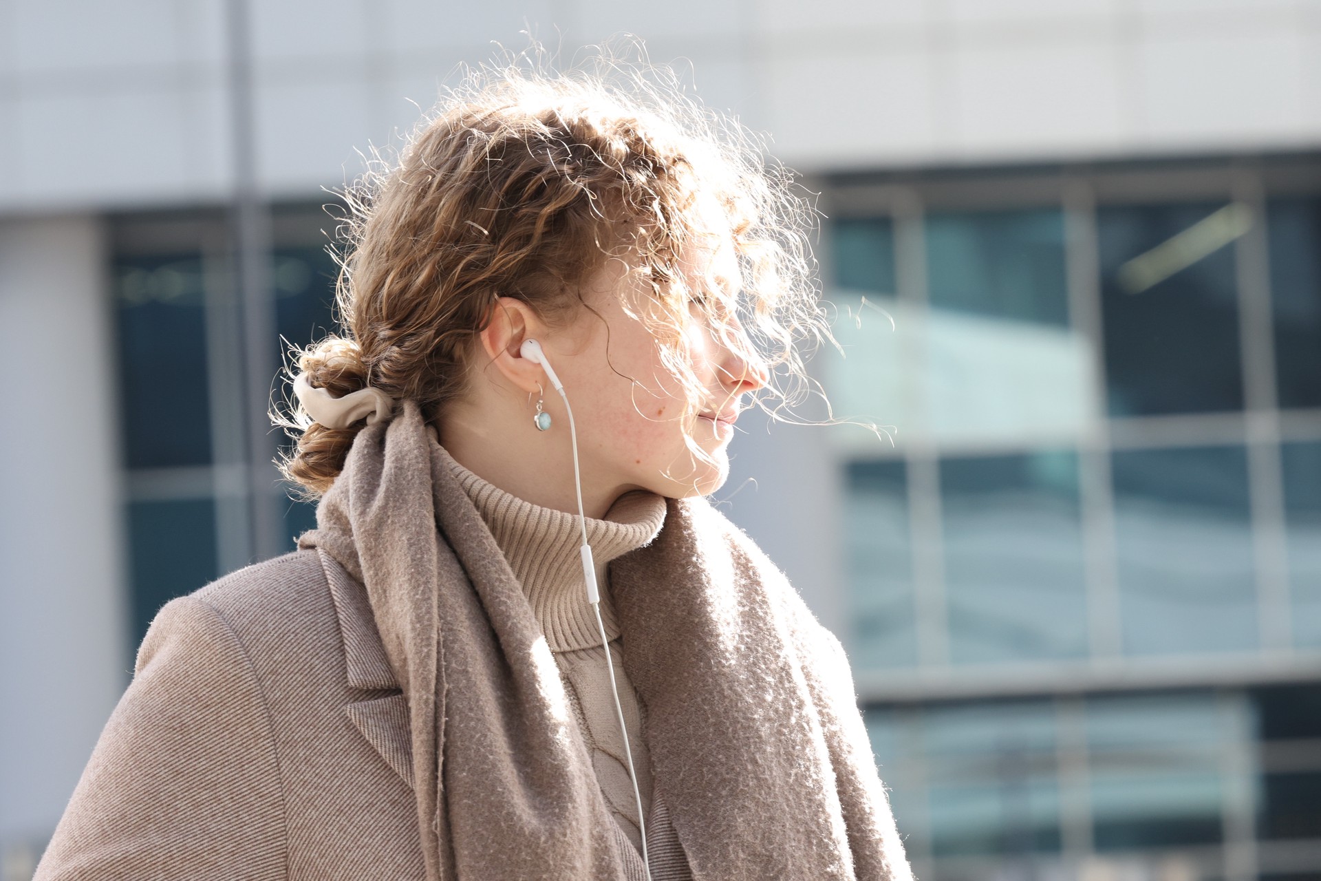 Врачи бьют тревогу из-за опасности наушников