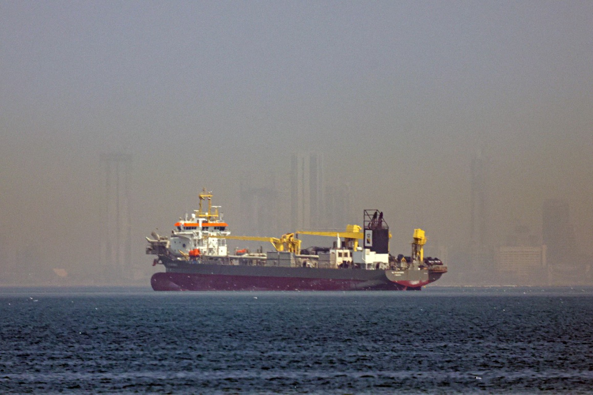 КСИР: Для прохода через Ормузский пролив нужно разрешение властей Ирана