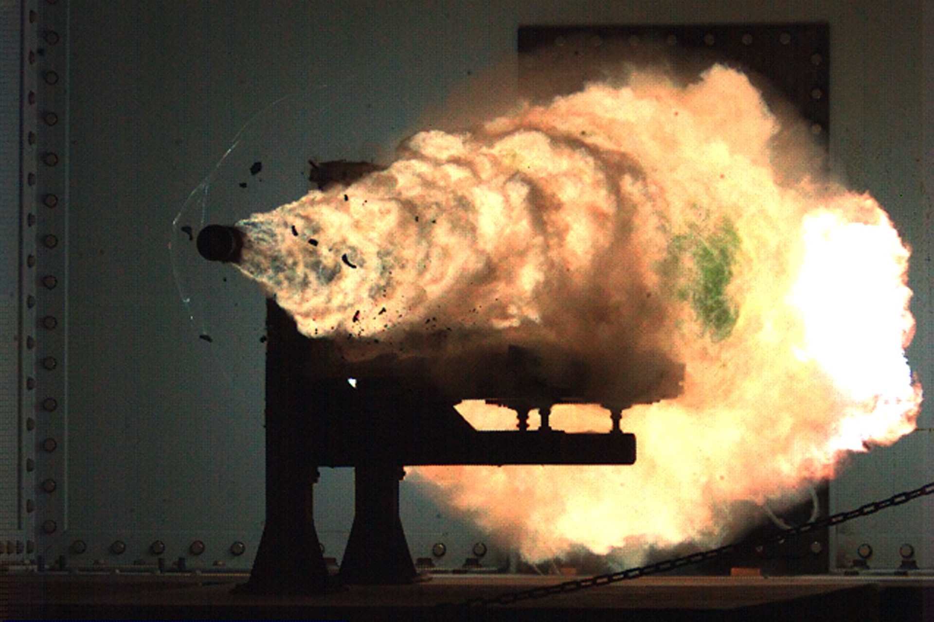 США провели секретные испытания рельсотрона после многолетнего перерыва