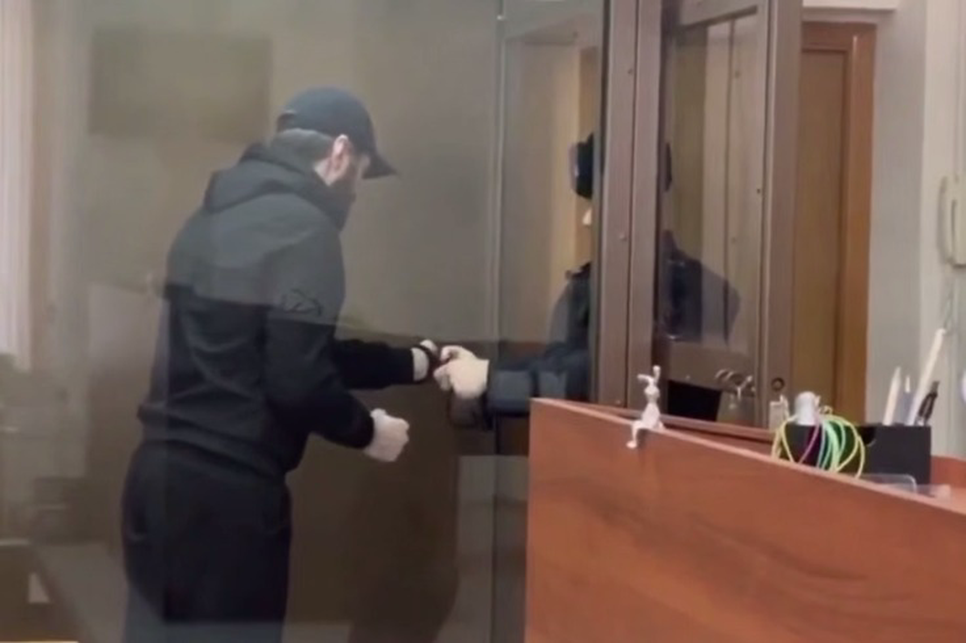 Избившего памятник ветеранам МЧС приговорили к принудительным работам