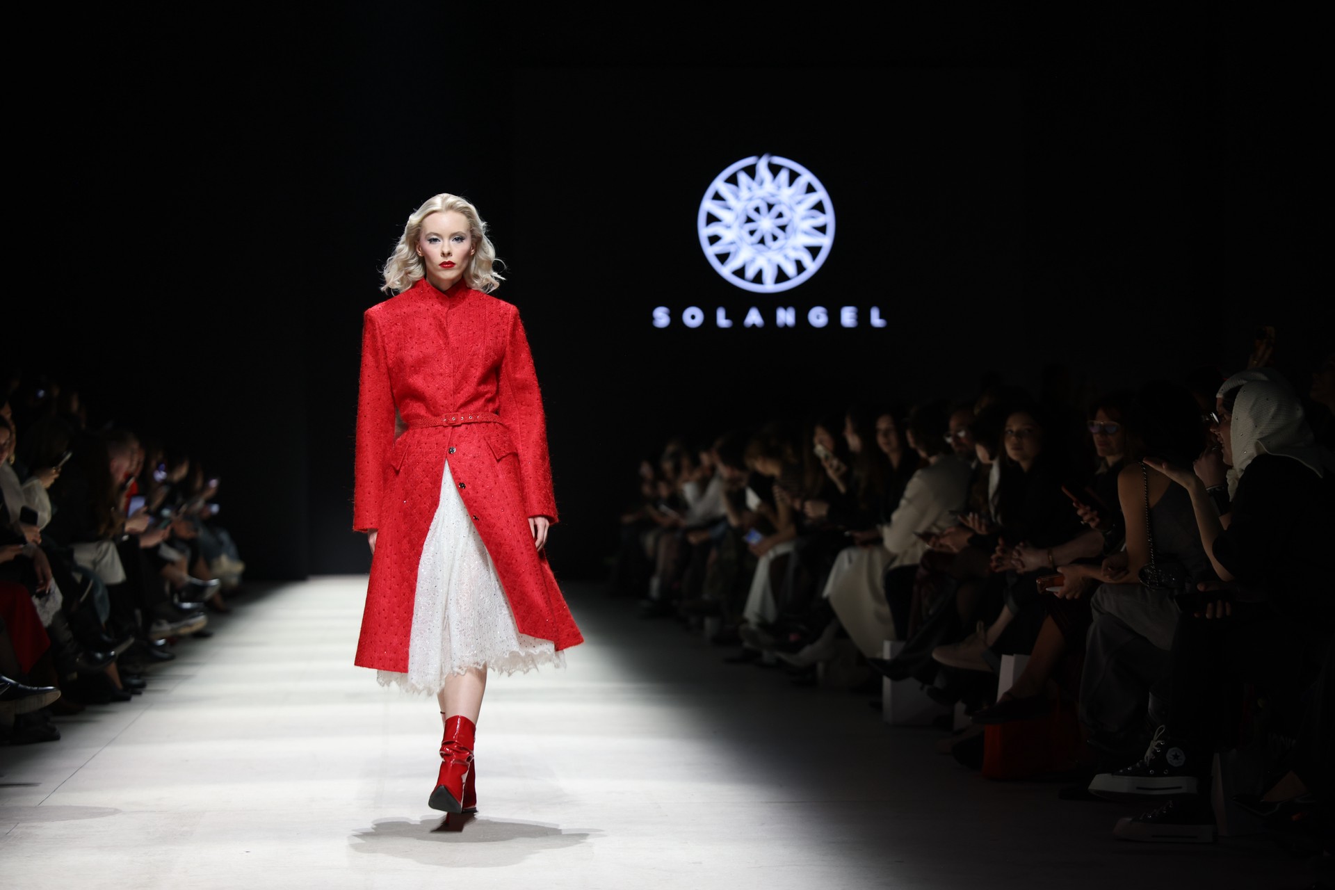 Стилист перечислила ключевые модные тренды сезона