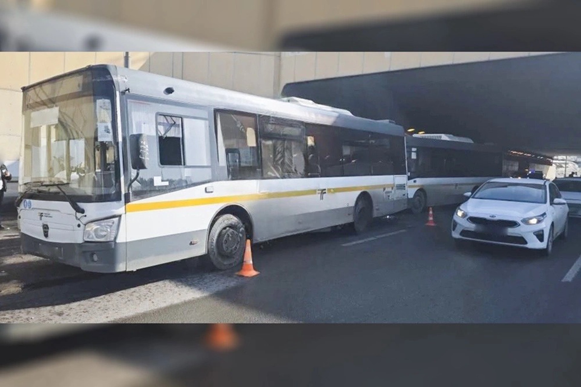 В ДТП на Варшавском шоссе пострадали 11 человек, среди них дети