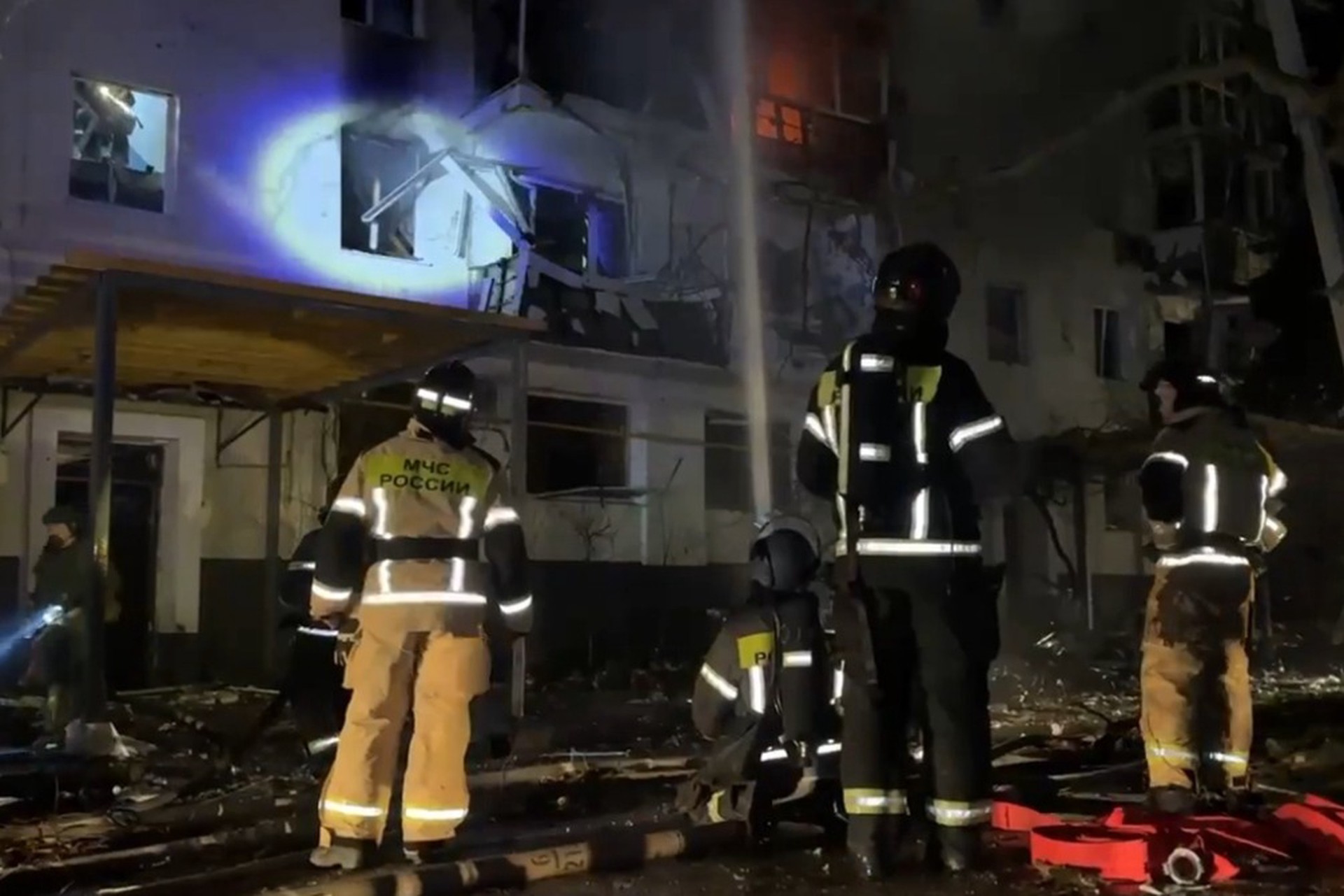 Двое погибших и 12 пострадавших в Севастополе: МЧС исключают взрыв бытового газа