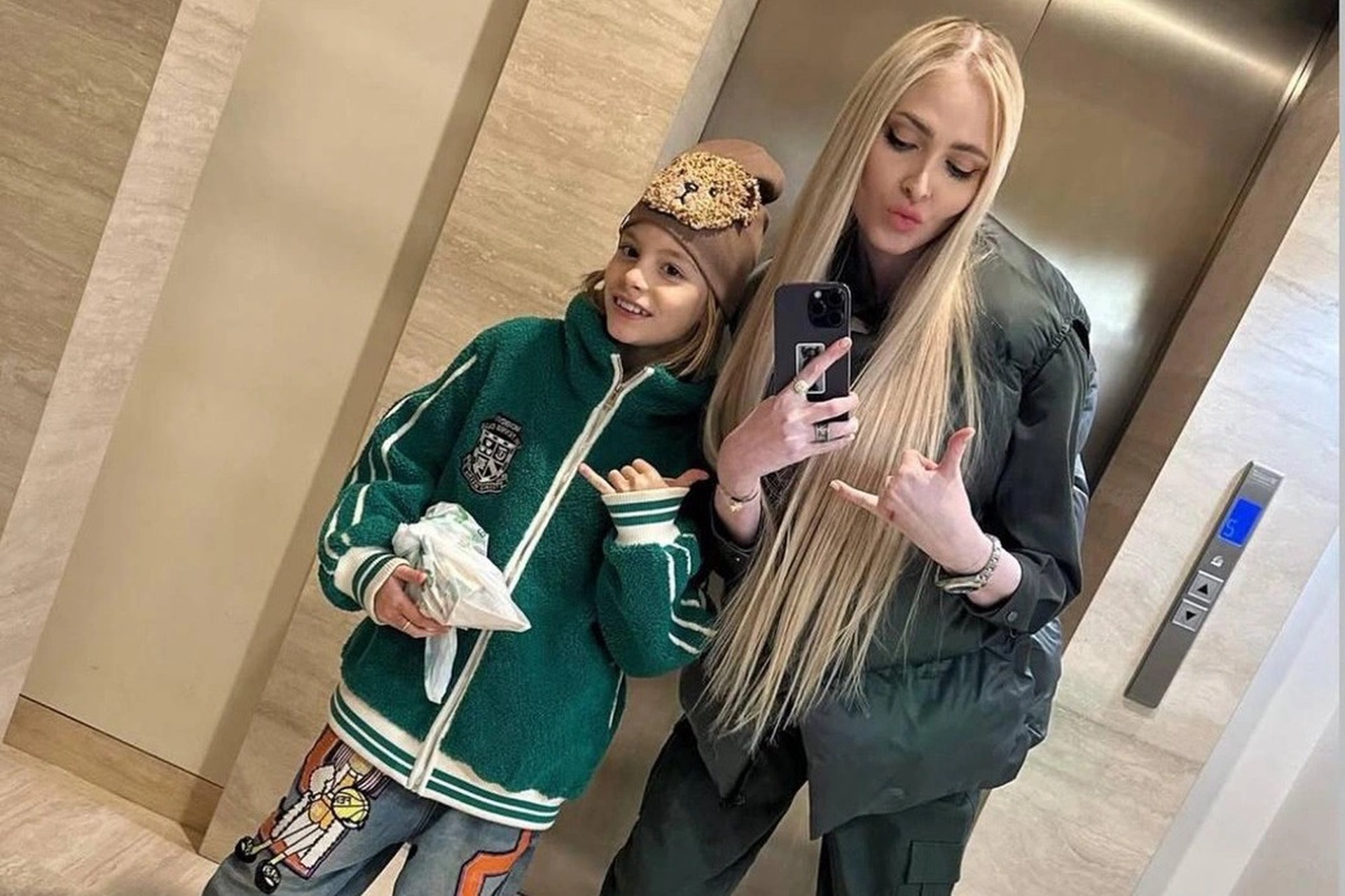 Психолог связала властный характер дочери Тимати и Шишковой с расставанием родителей