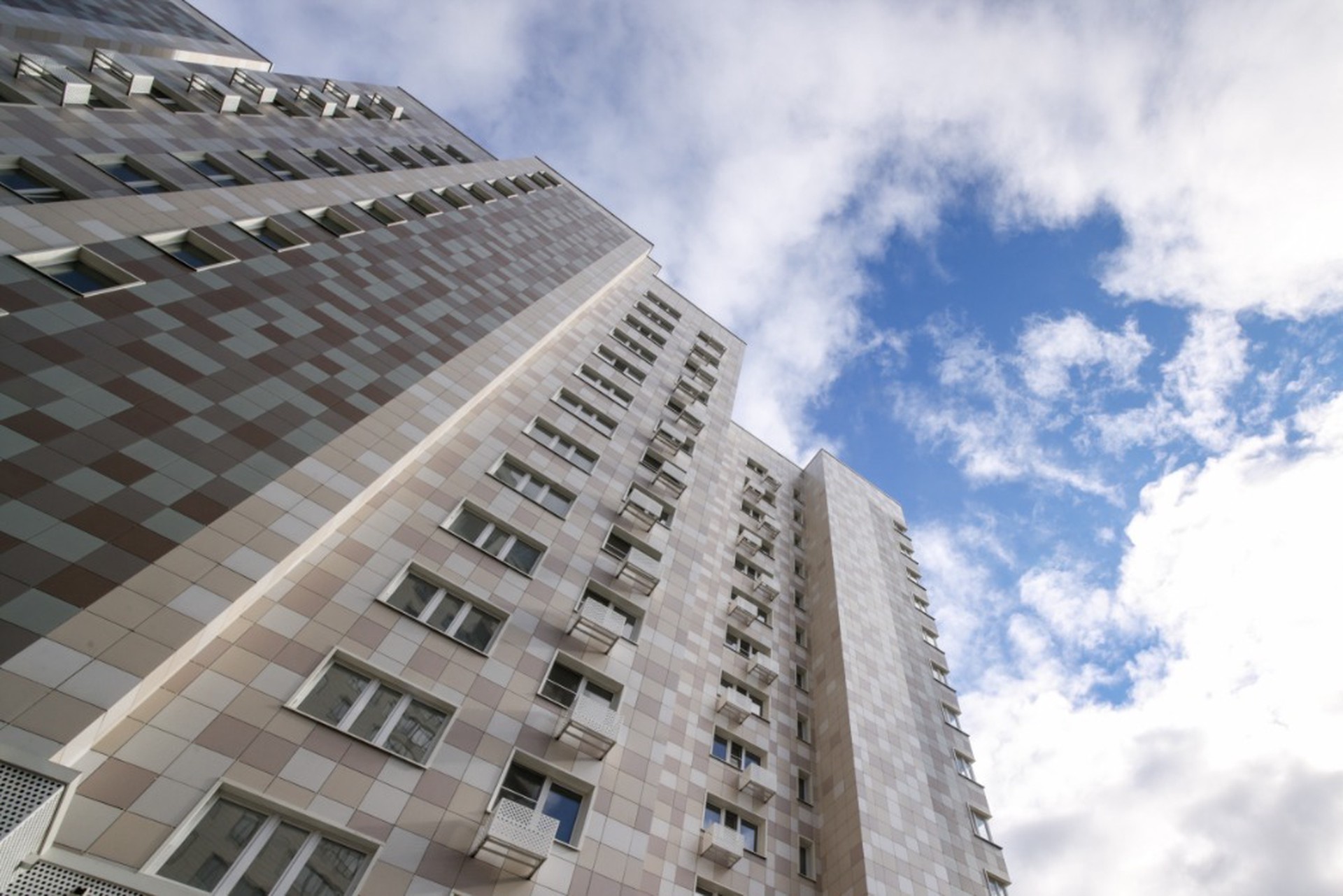 Строительный эксперт назвал срок службы возводимых за полгода домов