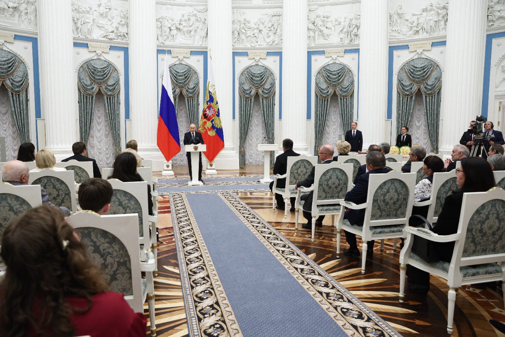 Путин поздравил деятелей культуры с профессиональным праздником