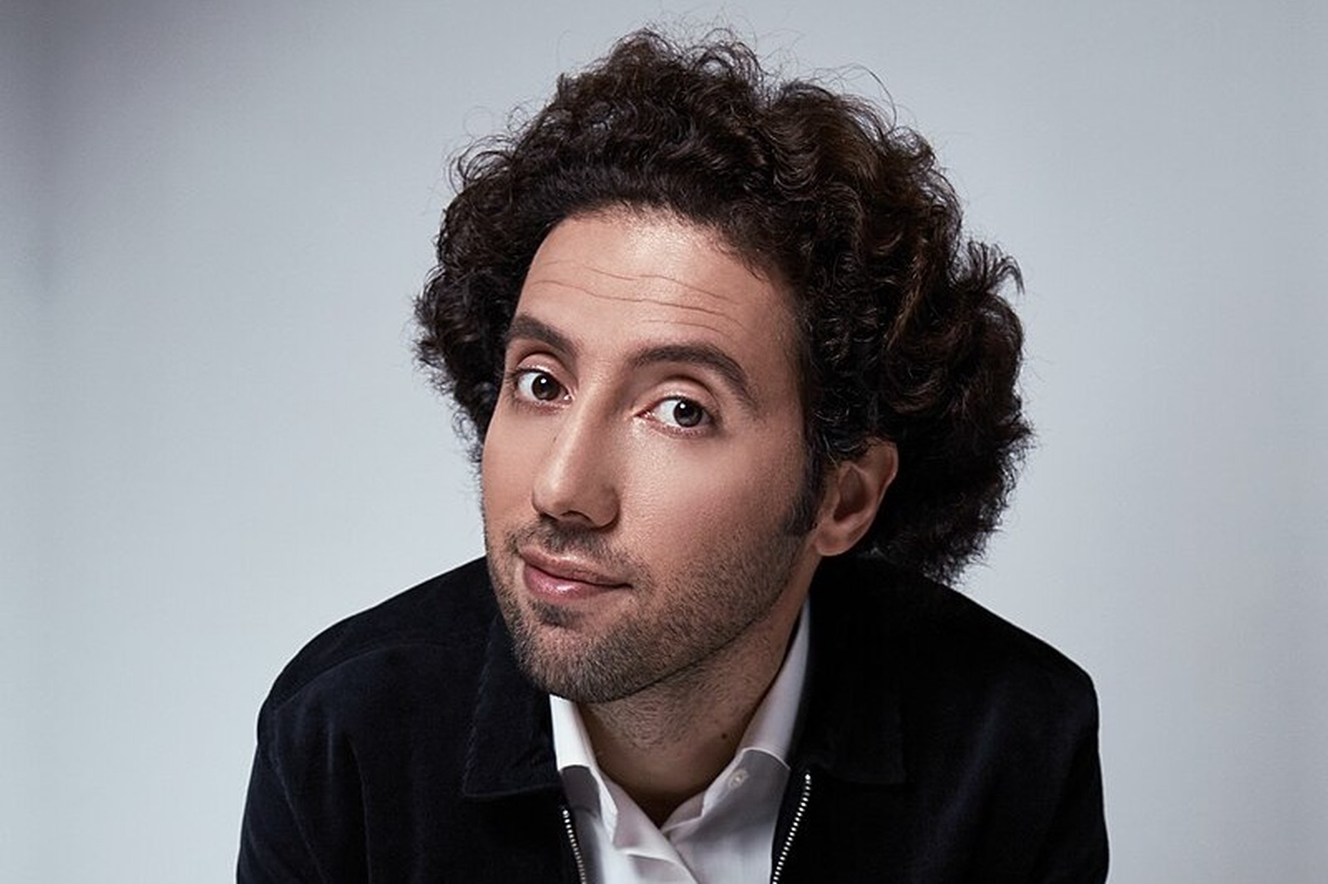 Сбежавший из России комик пожаловался на жилье в Португалии