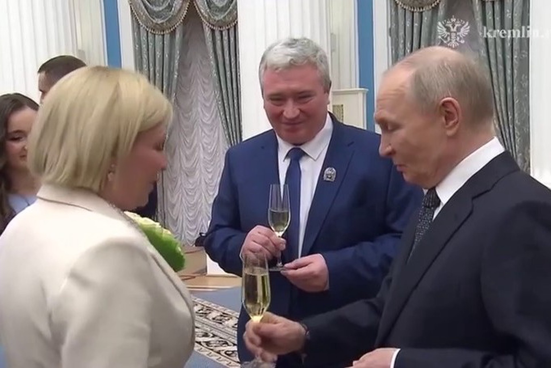 Путин не пожалел для министра свой бокал шампанского