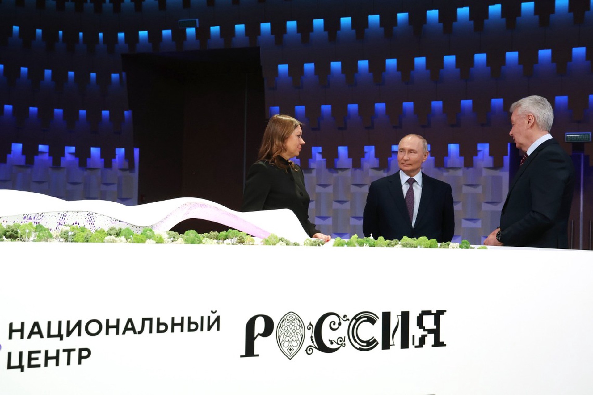 Путин дал старт строительству нового здания центра «Россия»