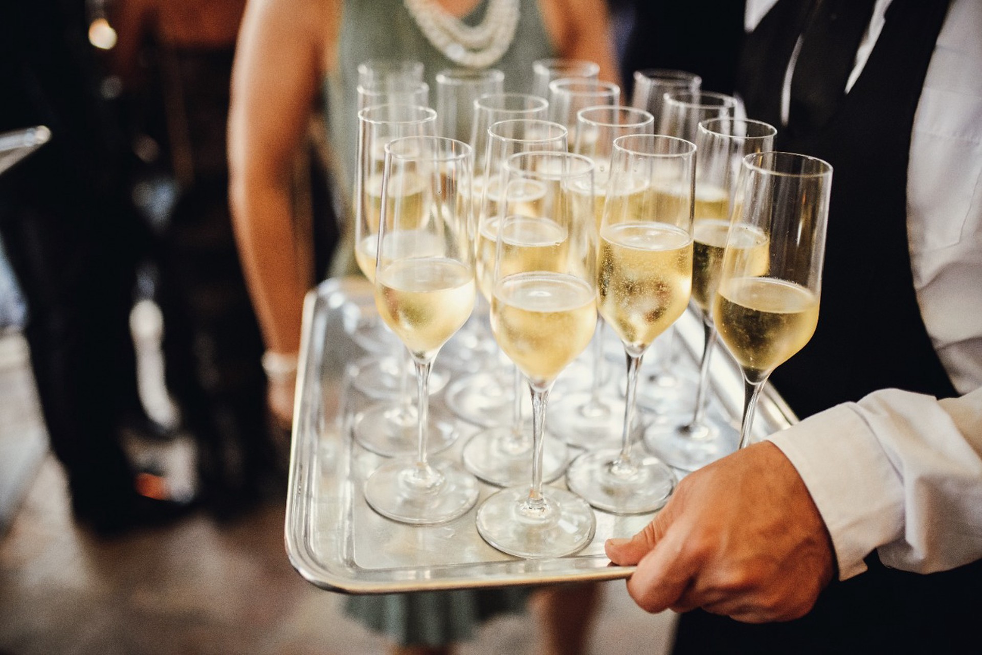 Убрать алкоголь из театров призвали в России