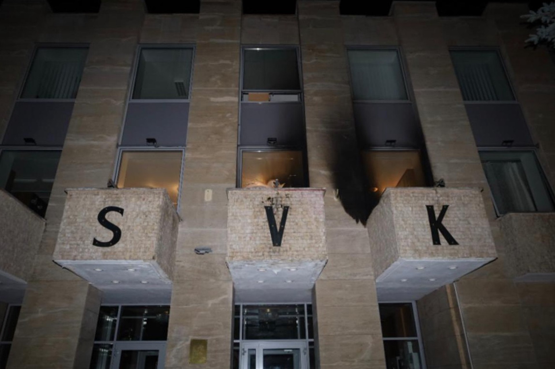 В Праге атаковали здание Русского дома коктейлями Молотова