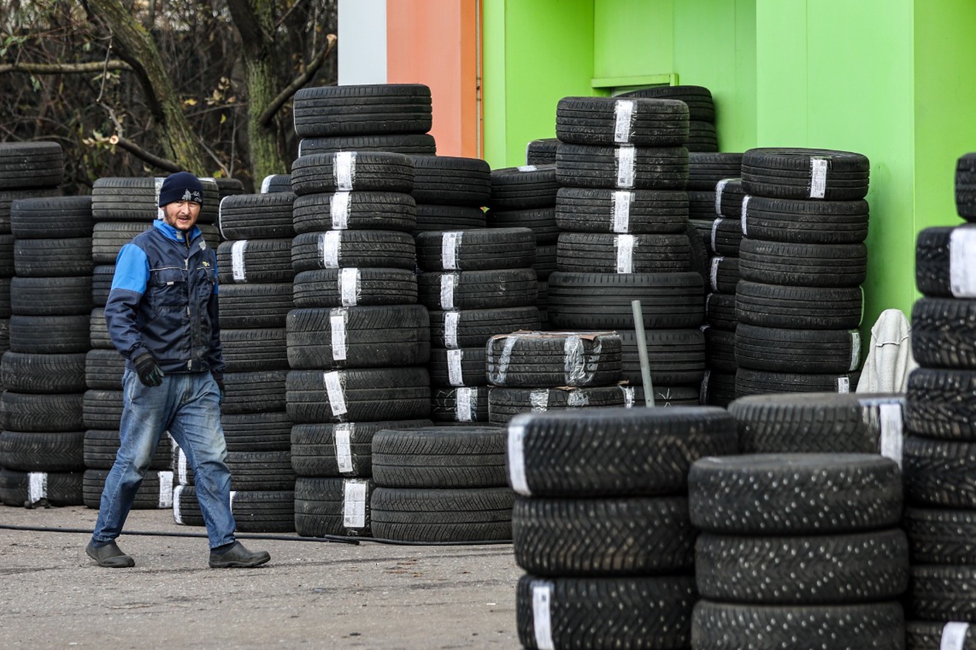 В России объяснили снижение цен на летние шины