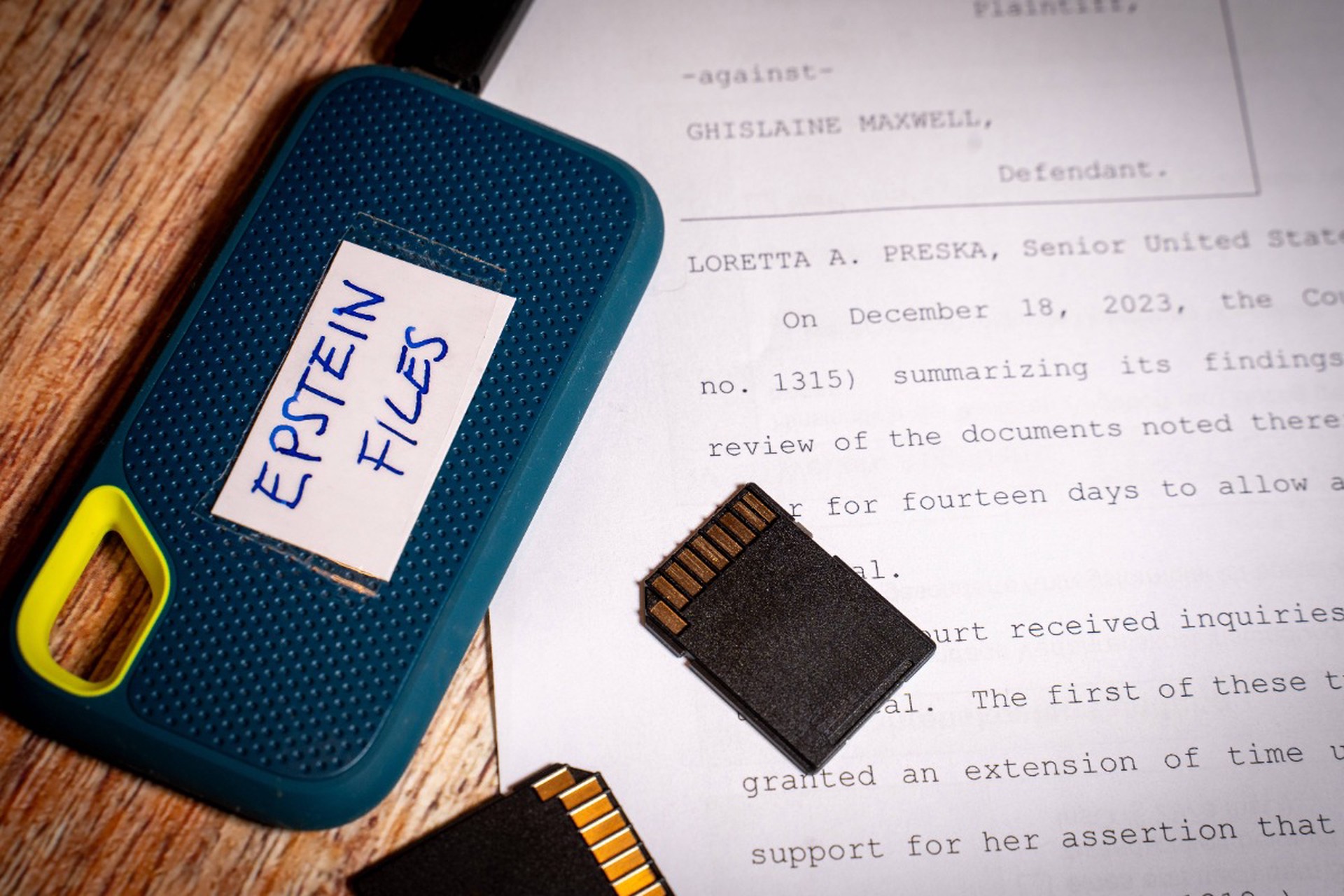 Жертвы Эпштейна подали в суд на Минюст США и Google