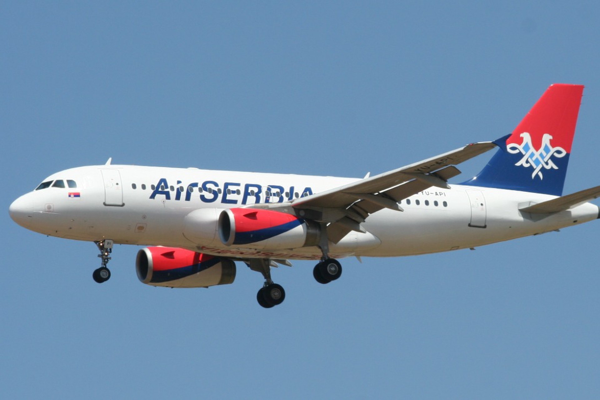 Рейс Белград – Петербург третий день не может долететь до России