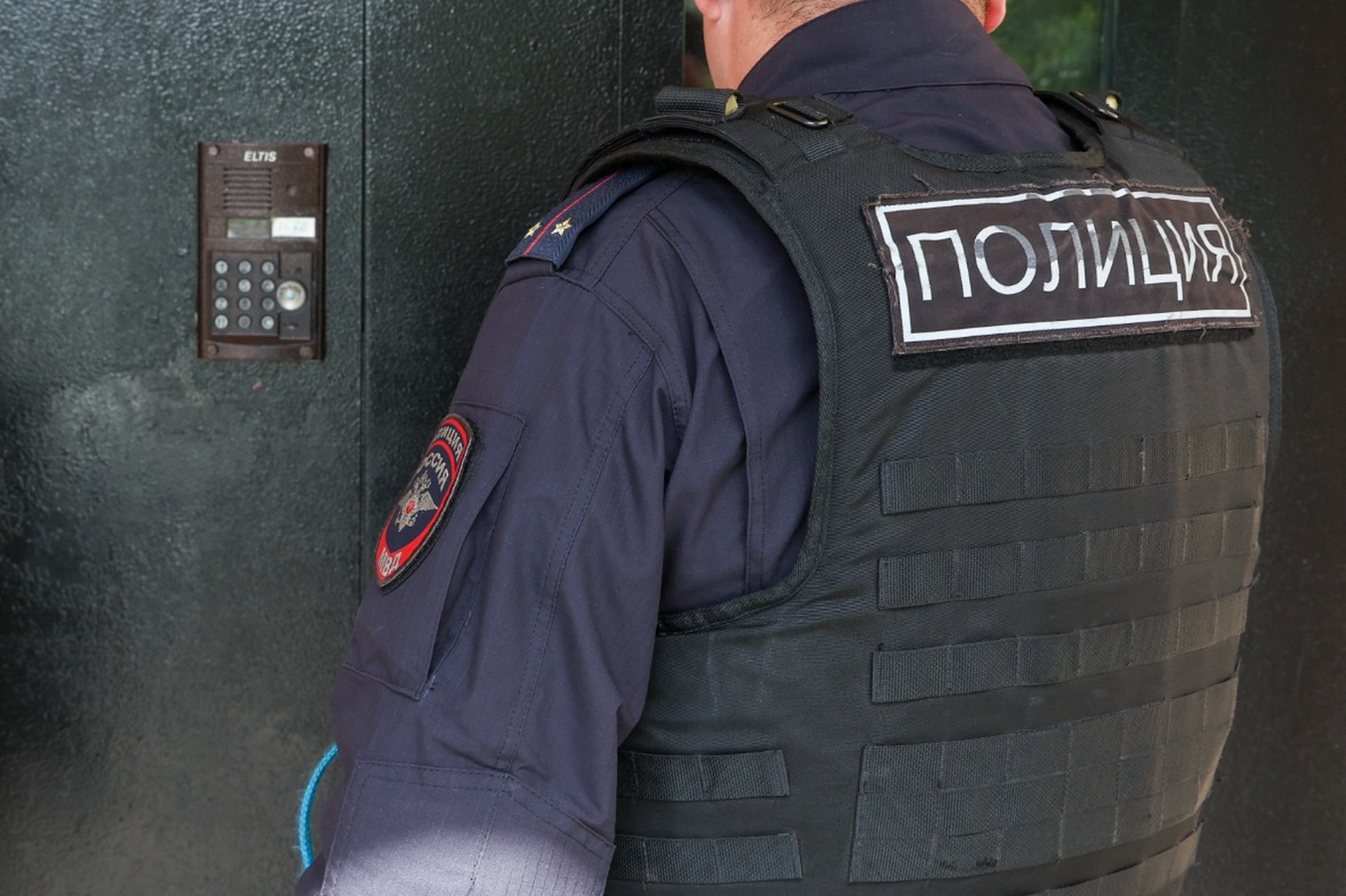 Россиян предупредили о штрафе до 5 тысяч рублей за неприличные жесты в камеру соседей