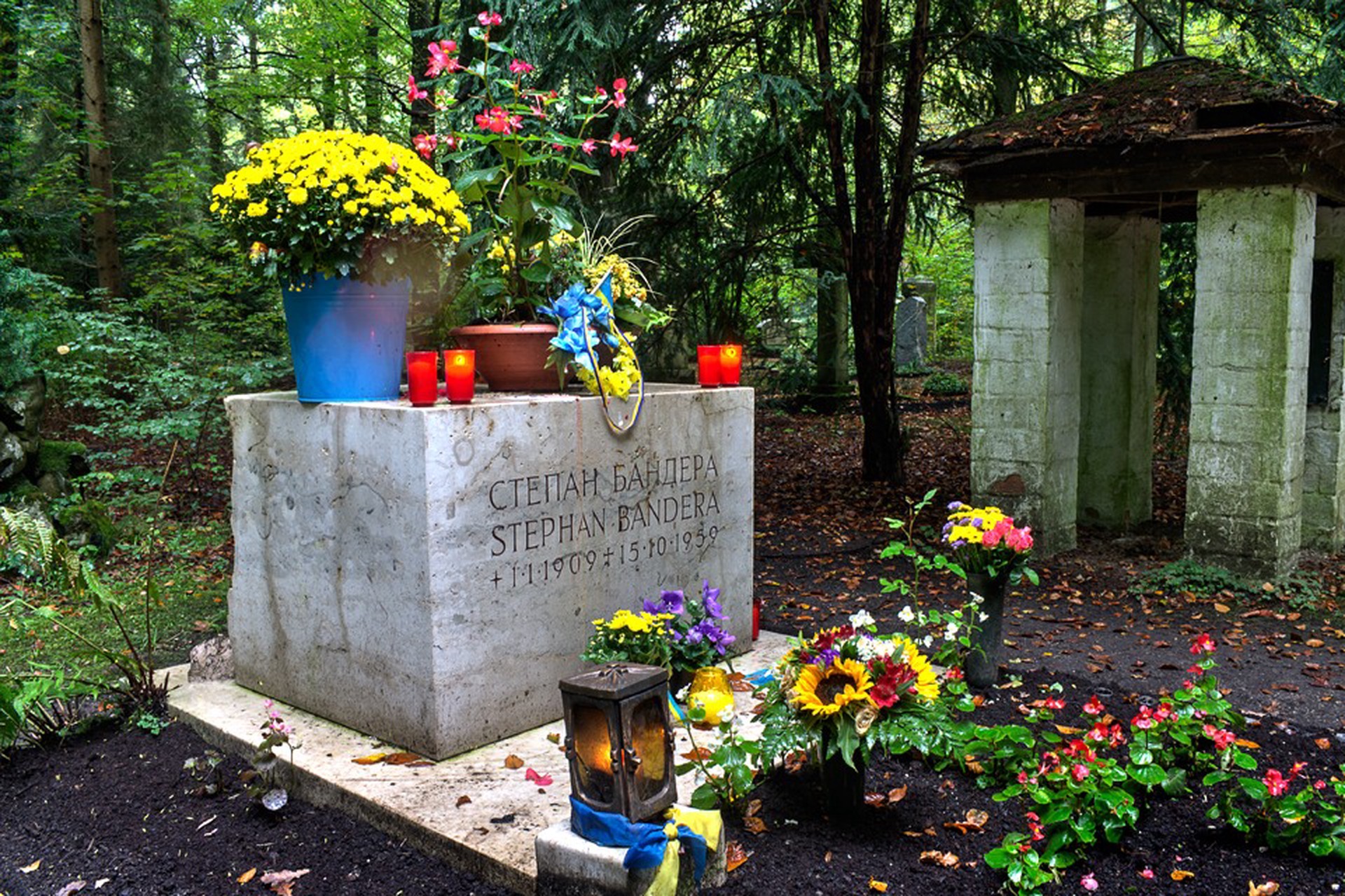 Бандеру хотят перезахоронить на Украине