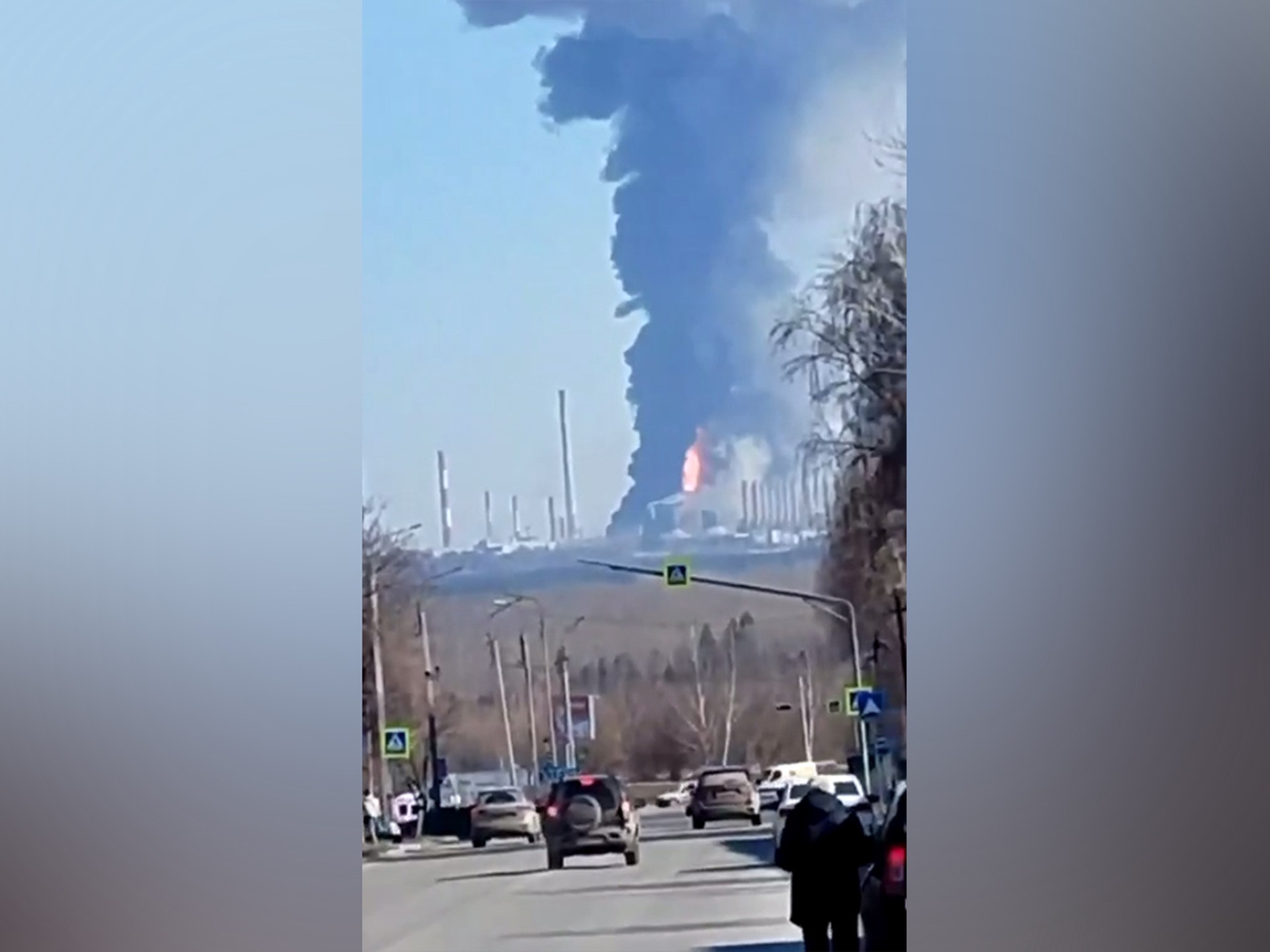 13 человек пострадали при взрыве на заводе в Нижнекамске