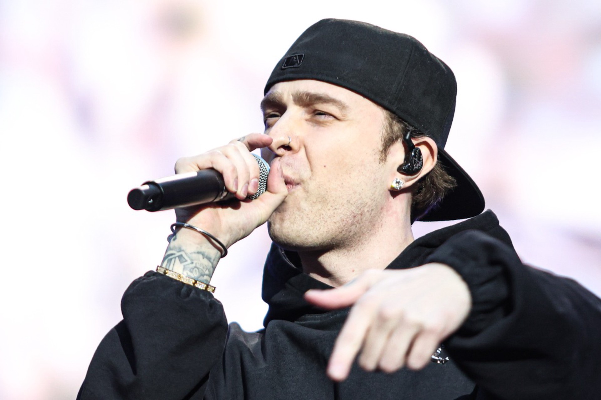 Вдова Левкина обвинила обидевшегося на фанатов Крида в хайпе